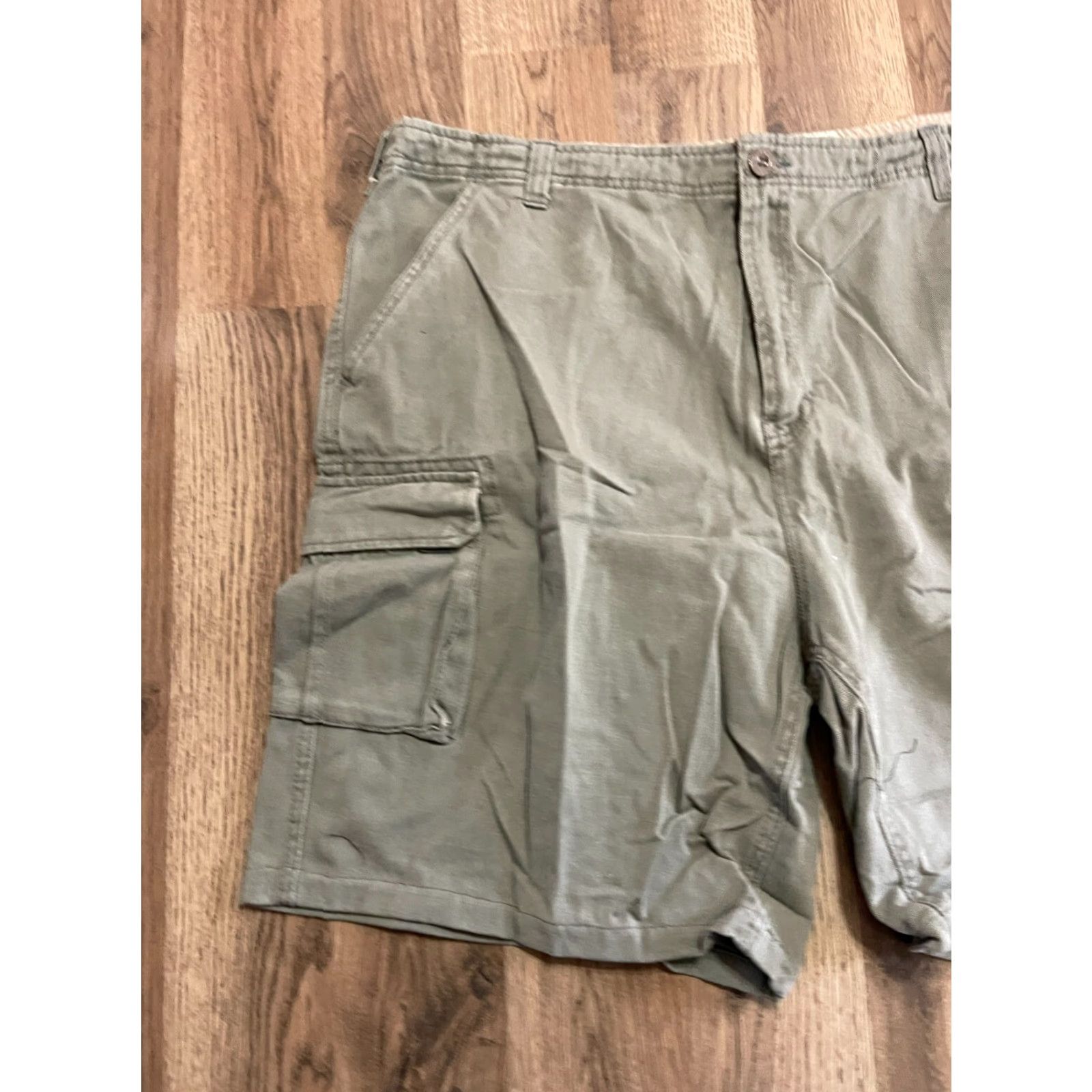 MILLY Old Mill Men’s Cargo Shorts, 42, Green, Relaxed Fit, Multi Pockets, Cargo Short, Vintage? No. Size US 42 / EU 58 - 4 Thumbnail