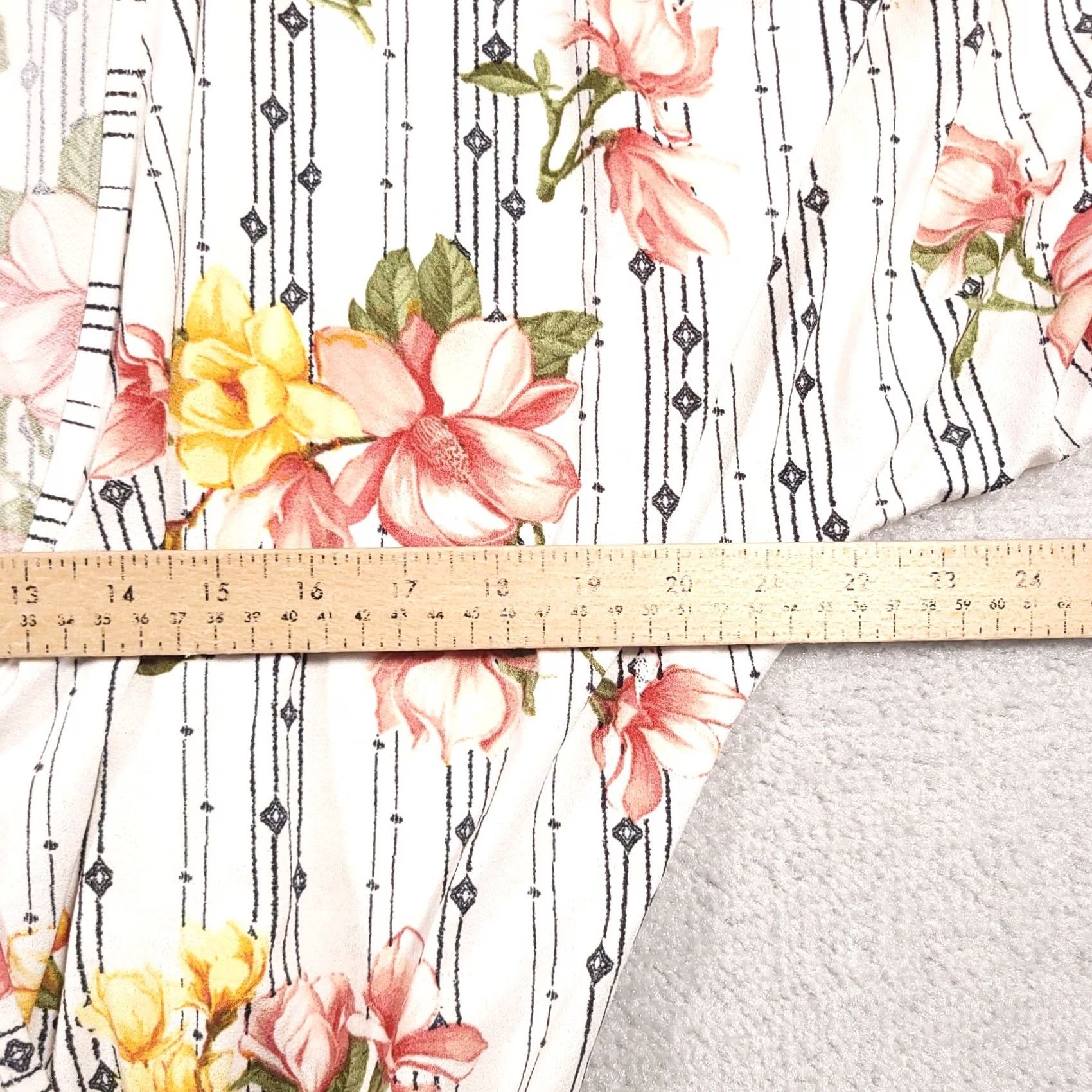Vintage Daytrip Shirt Women's M Floral Surplice V-Neck Wide Half Sleeve Crop USA Shirt Women Size M / US 6-8 / IT 42-44 - 7 Thumbnail