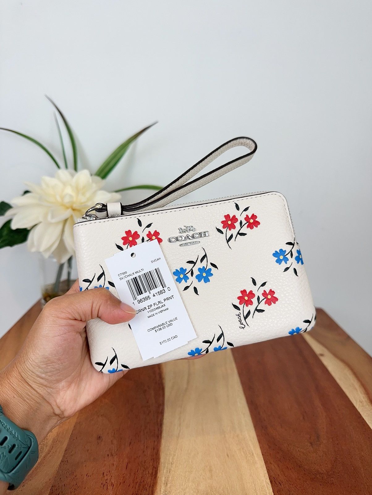 Coach NWT Coach Leather Corner Zip Wristlet With Floral Print Size ONE SIZE - 6 Thumbnail