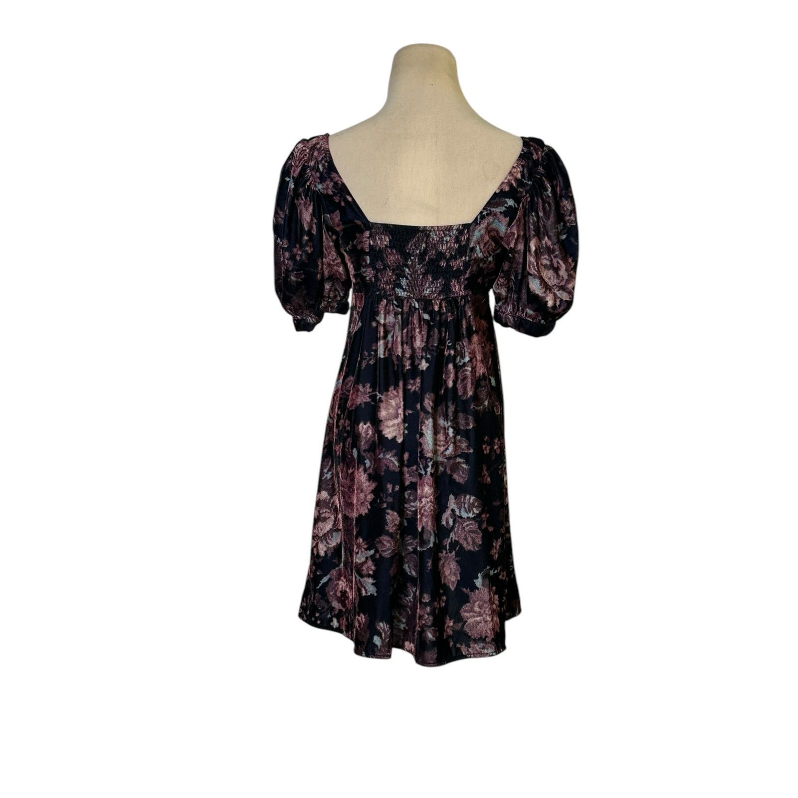 Urban Outfitters Urban Outfitters Velvet Babydoll Mini Dress size XS Size XS / US 0-2 / IT 36-38 - 13 Thumbnail