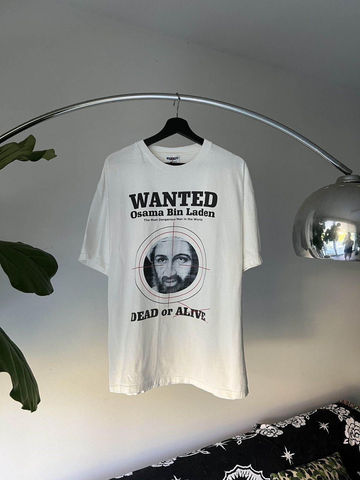 Vintage Vintage Osama Bin Laden "Dead or Alive" Shirt Size US XL / EU 56 / 4 - 1 Thumbnail