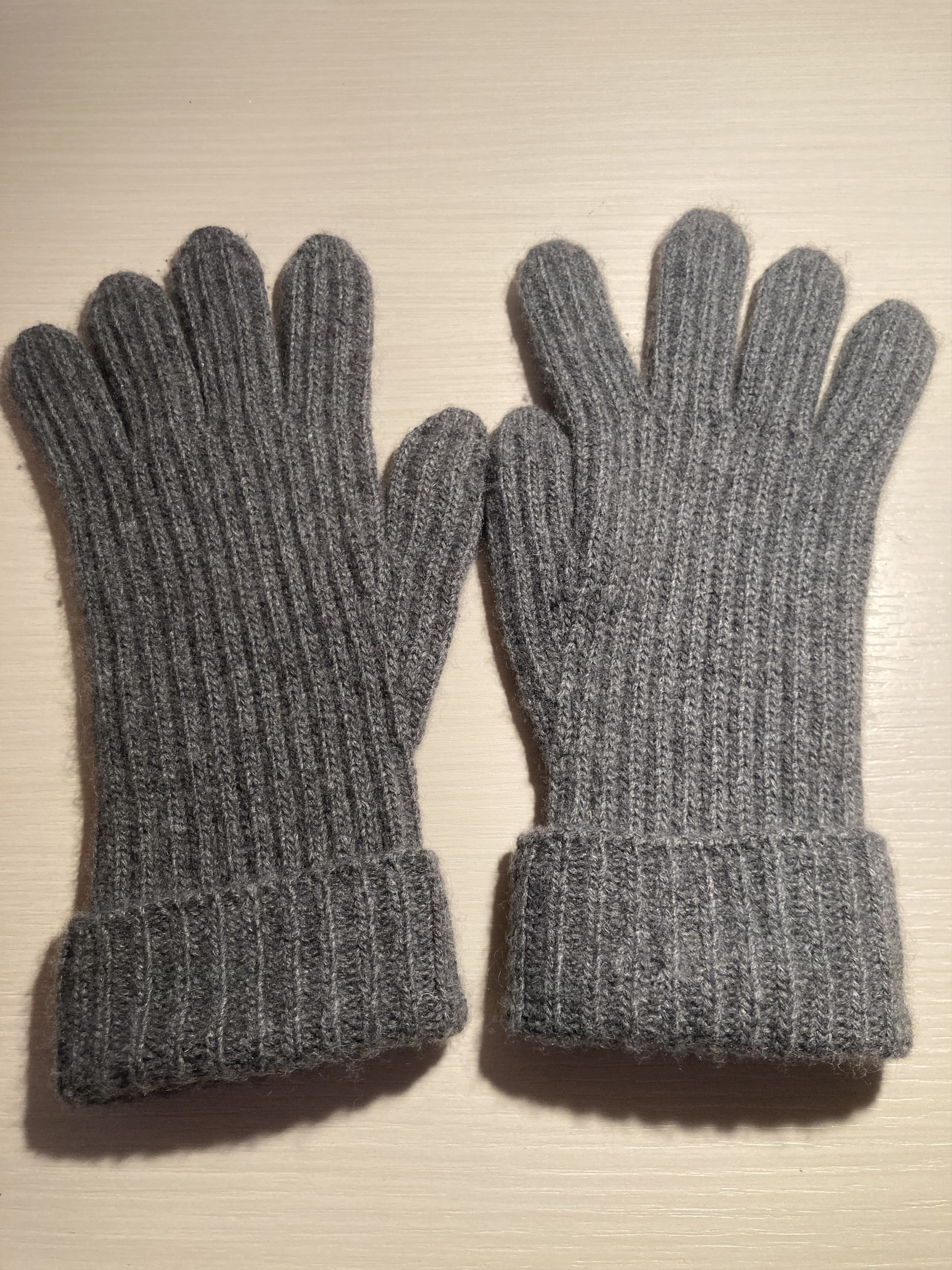 Johnstons Of Elgin Johnstons of Elgin 100% cashmere gloves in grey Size ONE SIZE - 2 Thumbnail