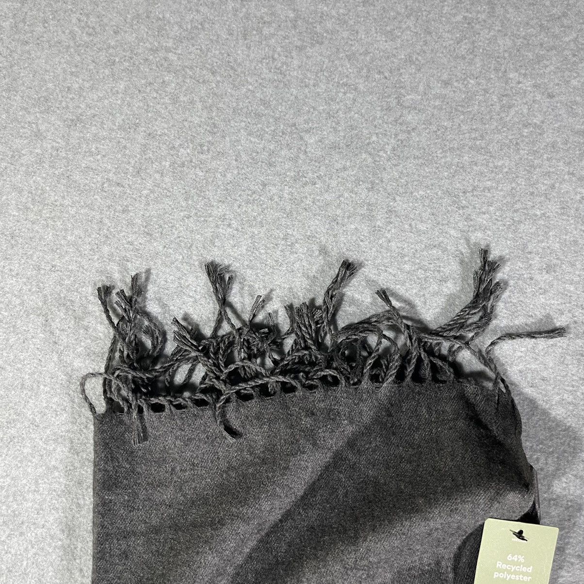 H&M H&M dark gray unisex scarf Size ONE SIZE - 2 Thumbnail