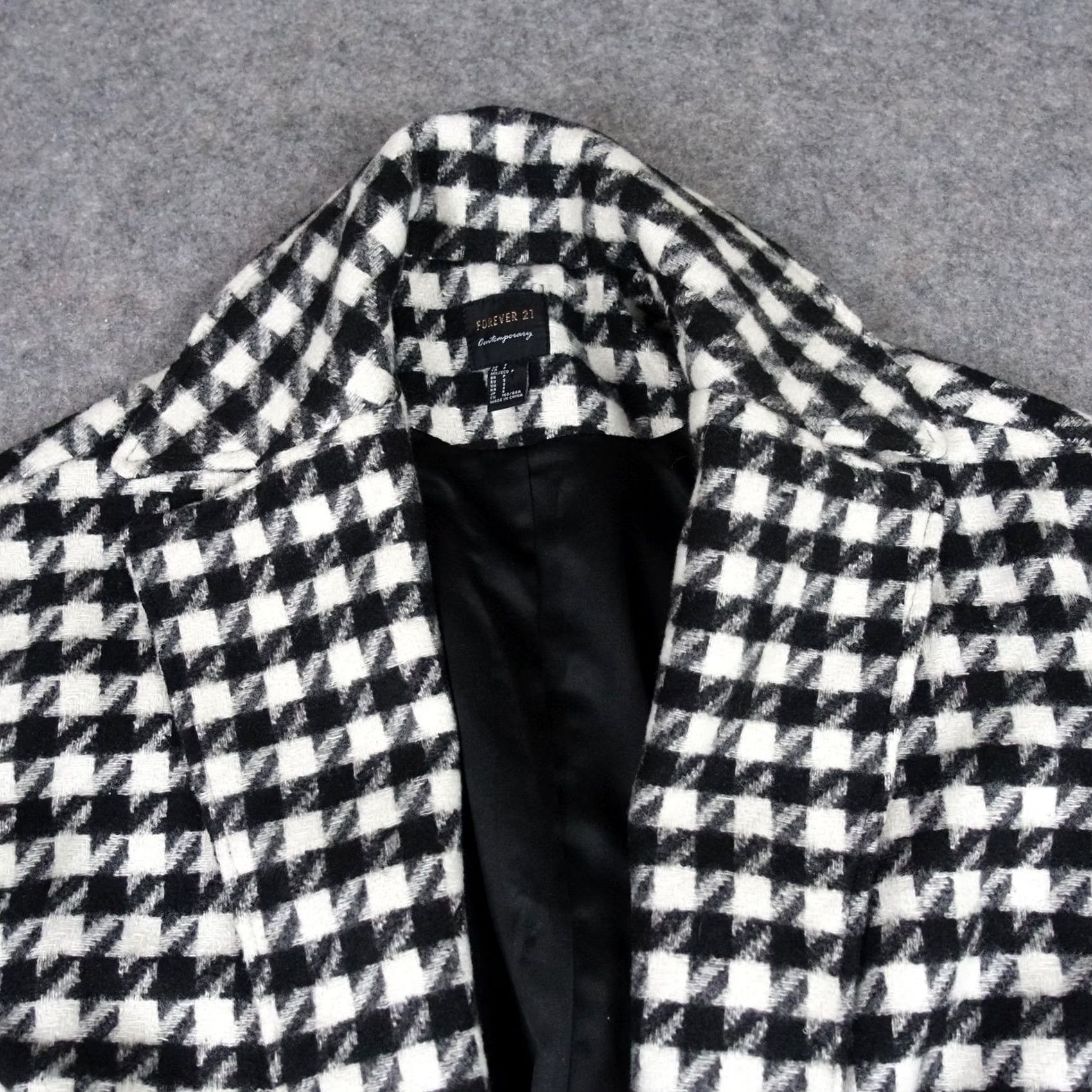 Forever 21 FOREVER 21 Coat Womens S Black White Houndstooth Belted Wrap Long Lined Check Overcoat Size S / US 4 / IT 40 - 2 Thumbnail