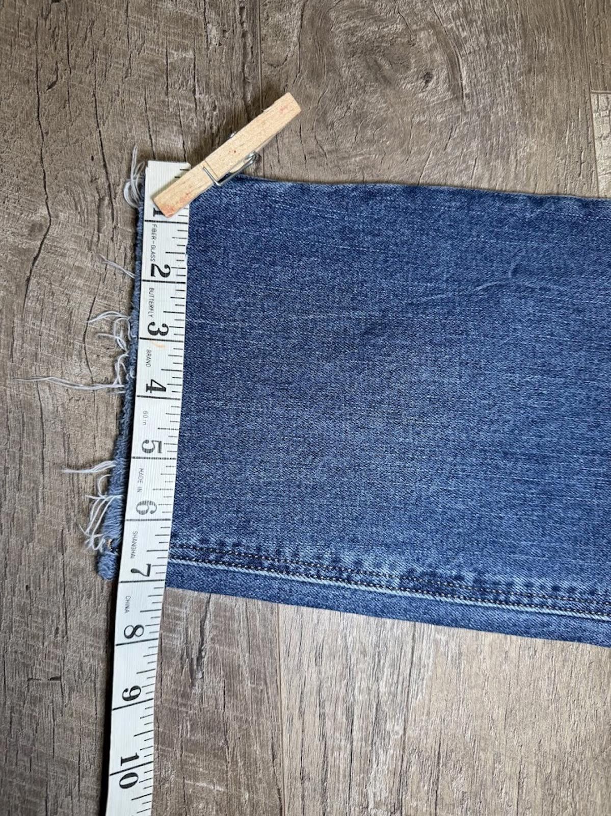 Old Navy Old Navy Mid-Rise Boyfriend Straight Ripped Cut-Off Jeans Size 32" / US 10 / IT 46 - 10 Thumbnail