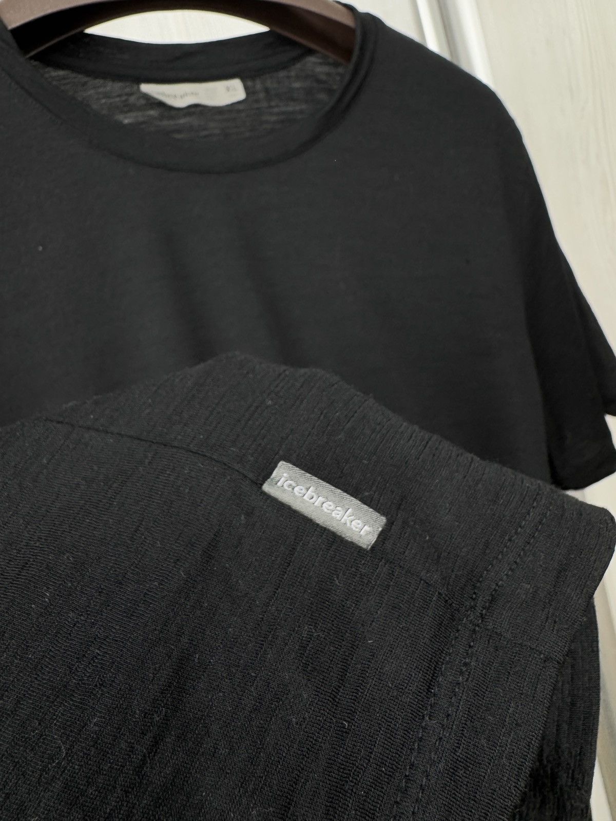 Icebreaker Icebreaker black wool short sleeve tee shirt sz XL Size US XL / EU 56 / 4 - 6 Thumbnail