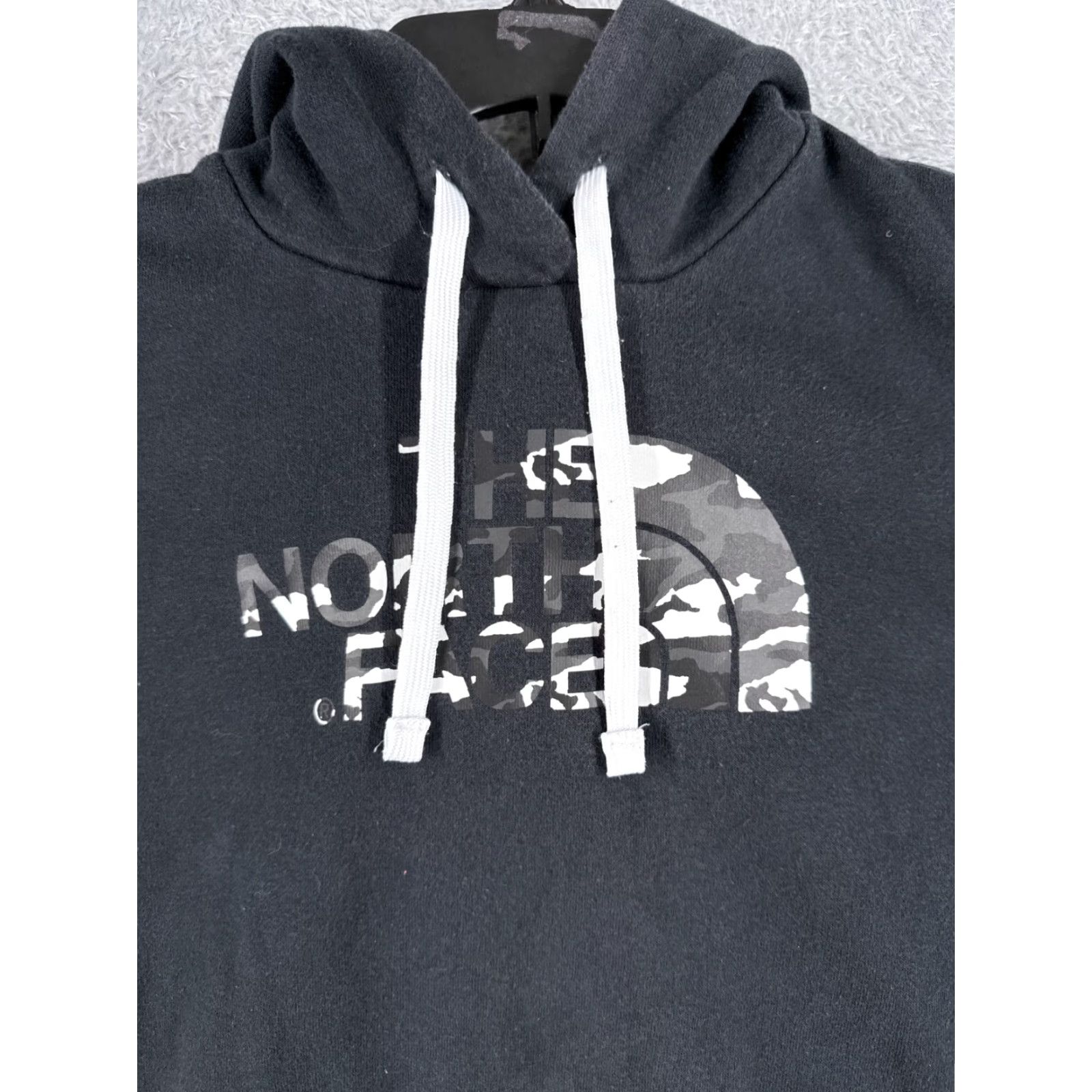 The North Face The North Face Hoodie Womens Medium Black Camouflage Logo Pullover Crew Neck Pockets 34 in Regular Size Type: Hoodie Size M / US 6-8 / IT 42-44 - 6 Thumbnail
