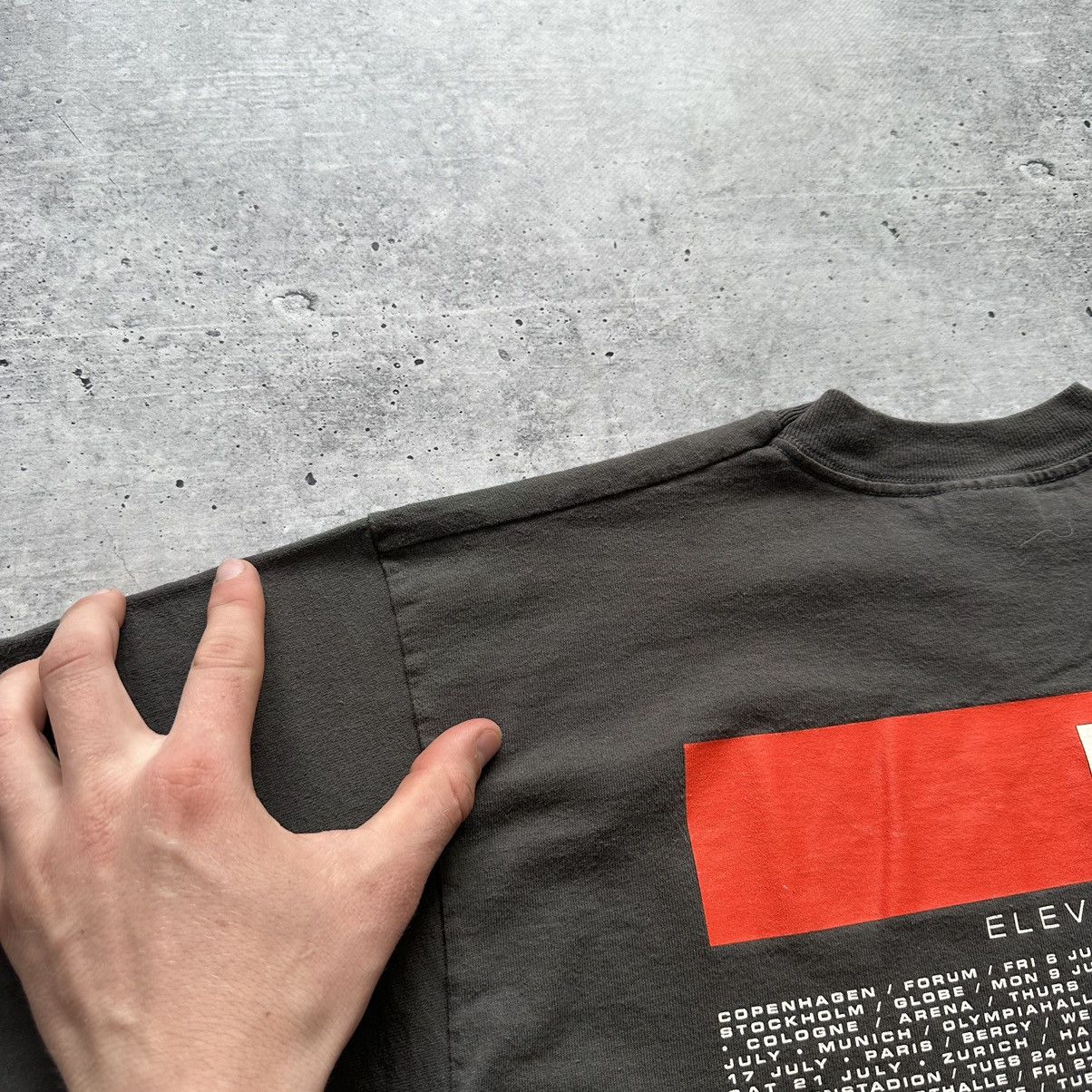 Vintage Vintage 00s U2 Elevation 2001 Tour T-shirt Men’s Size M Size US M / EU 48-50 / 2 - 16 Thumbnail
