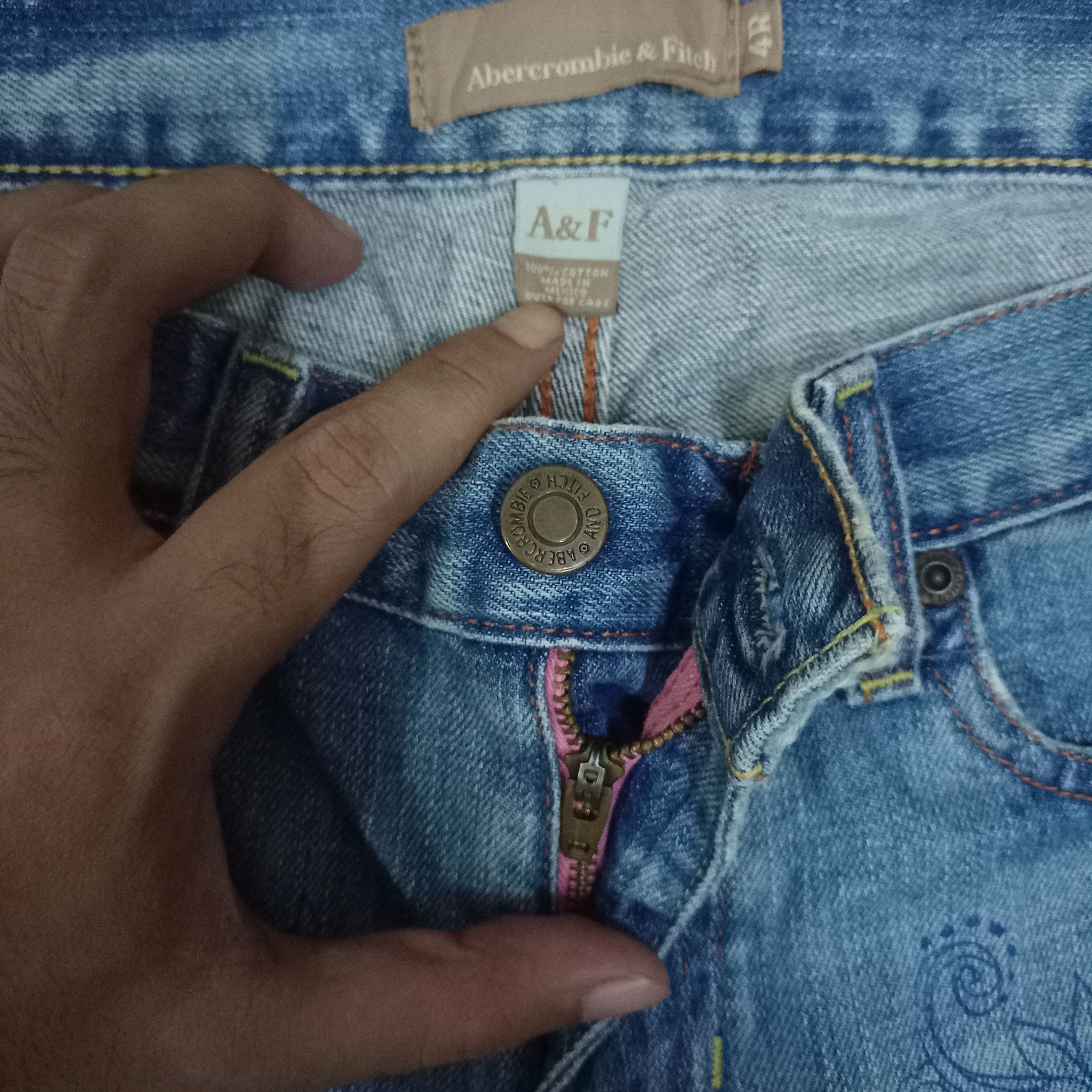 Abercrombie & Fitch Vintage Abercrombie Art Drawing Distressed Flare Jeans Size 30" / US 8 / IT 44 - 3 Thumbnail