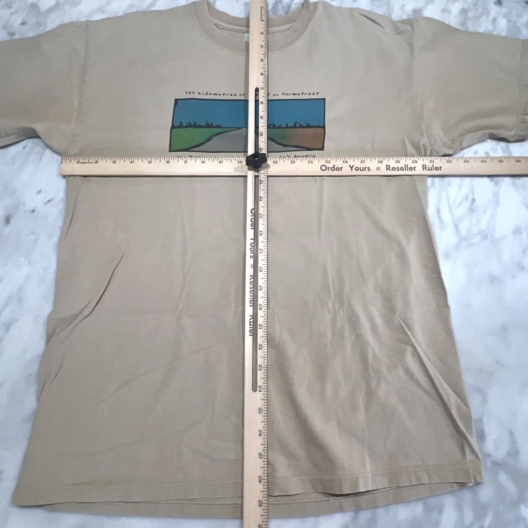 Gildan VINTAGE Gildan T-Shirt Dempster Highway Canada’s Arctic Graphic Travel Shirt Large Brown Mens Regular Short Sleeve Crew Neck Size US L / EU 52-54 / 3 - 7 Thumbnail