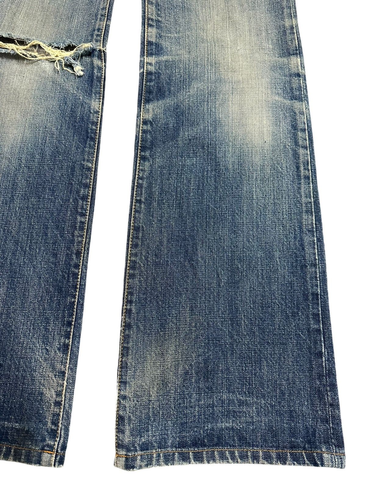 ABAHOUSE Vintage Japanese Abahouse Blue Wash Distressed Flare Jeans Size US 31 - 8 Thumbnail