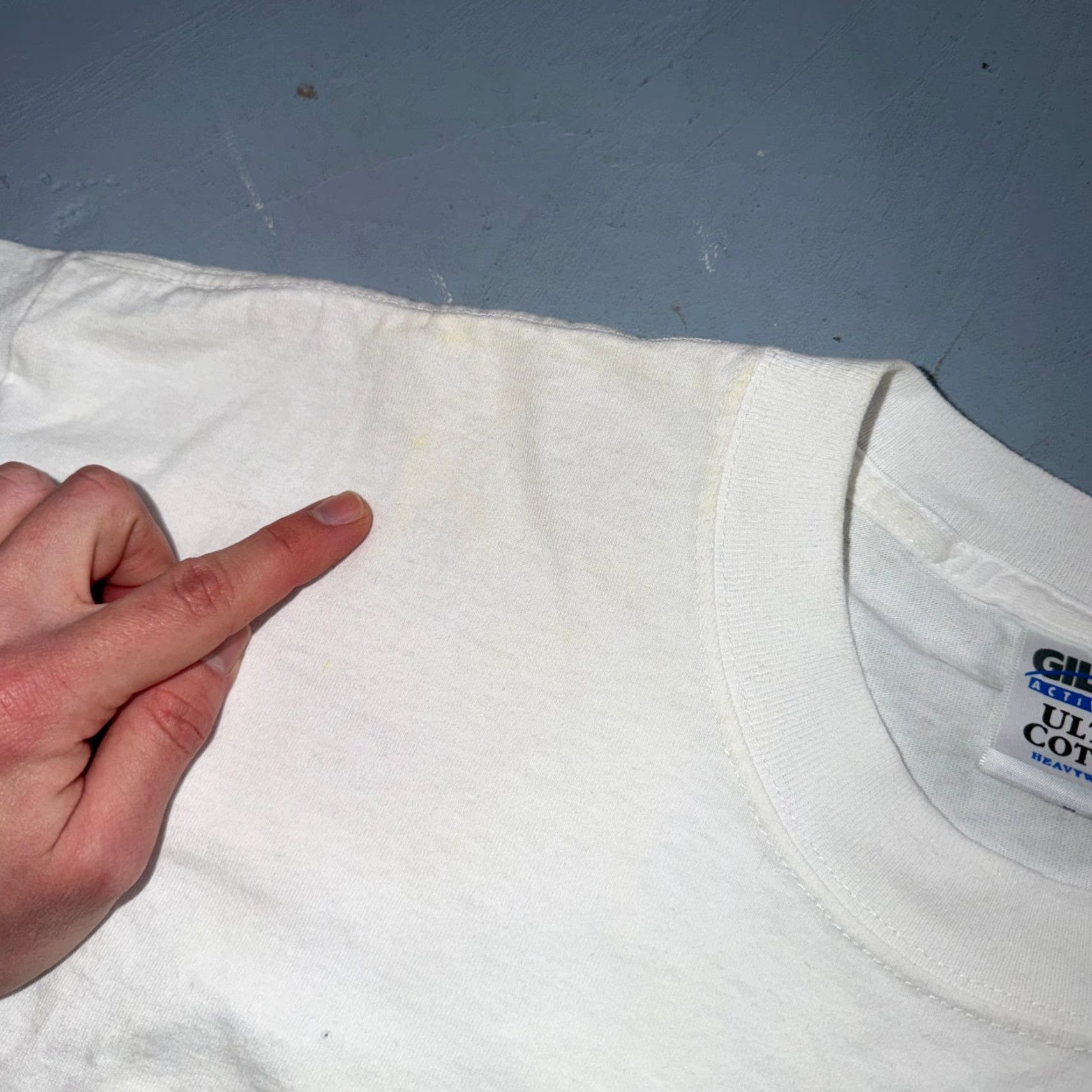 Gildan VINTAGE Gildan T-Shirt White XL Mens Logo Graphic 2000s 90s Music 70s 80s VTG Shirt Size US XL / EU 56 / 4 - 5 Thumbnail