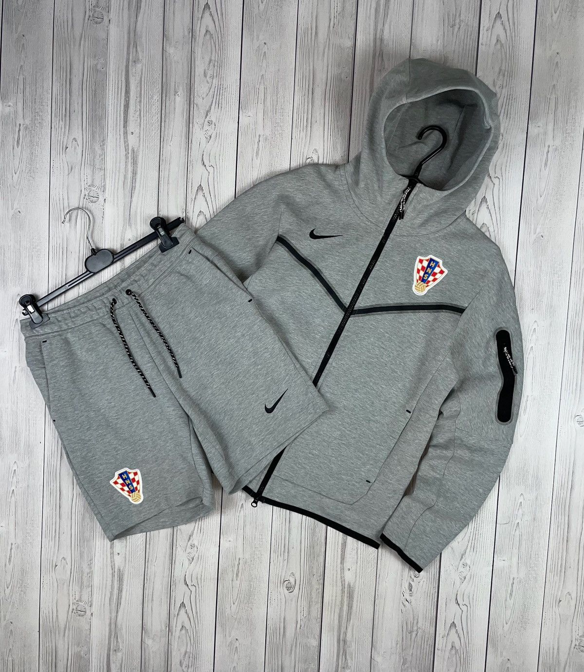 Nike Vintage Nike tech fleece soccer croatia track suit Shorts Size US S / EU 44-46 / 1 - 1 Thumbnail