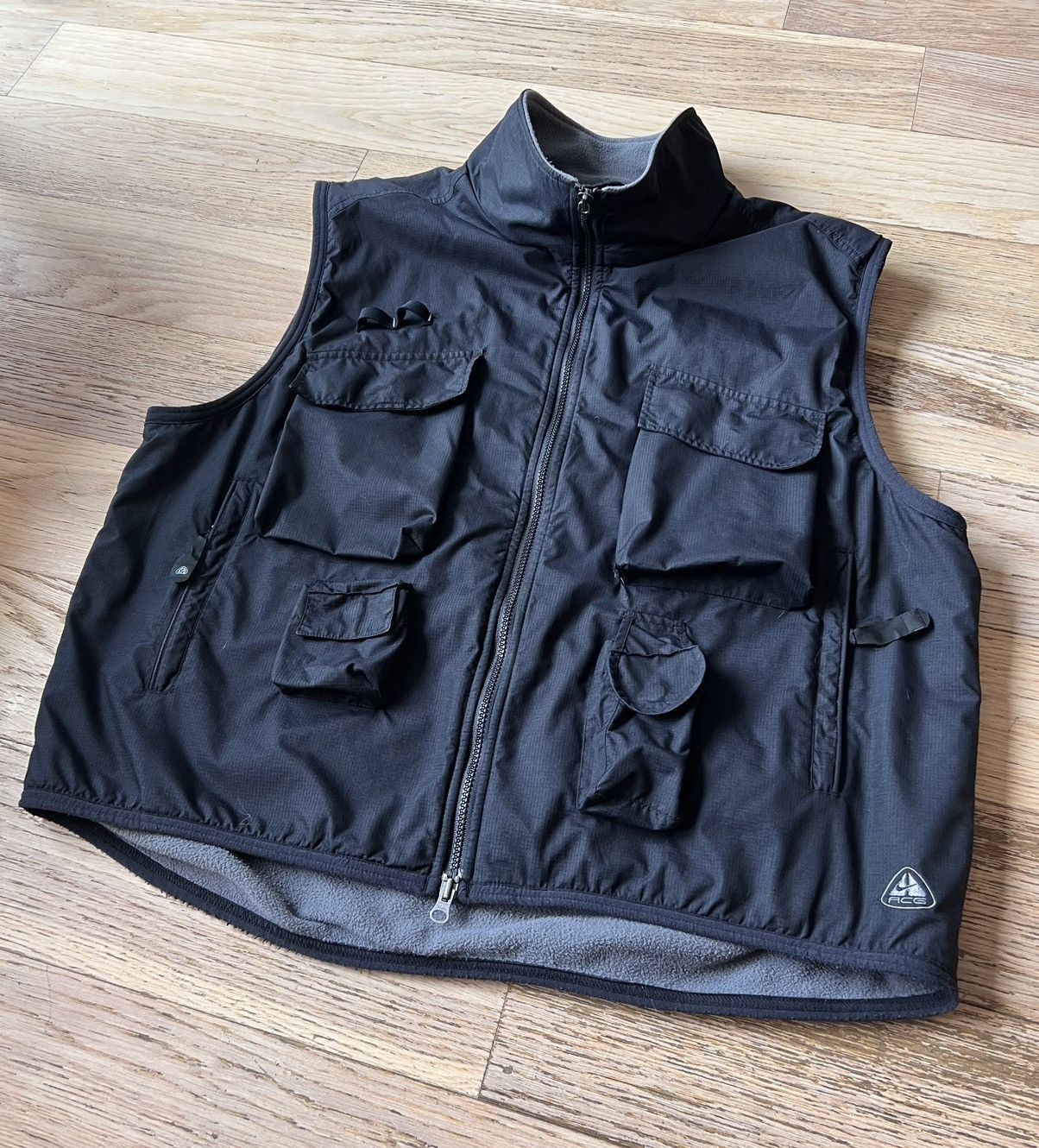 Image of Nike Acg Multi Pocket Lined Utility Vest 90's Y2K in Black, Men's (Size Large)