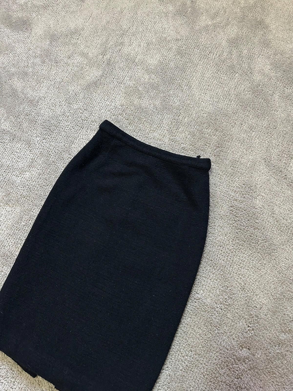 Salvatore Ferragamo Salvatore Ferragamo Wool Skirt Sz IT 42 Size 28" / US 6 / IT 42 - 2 Thumbnail