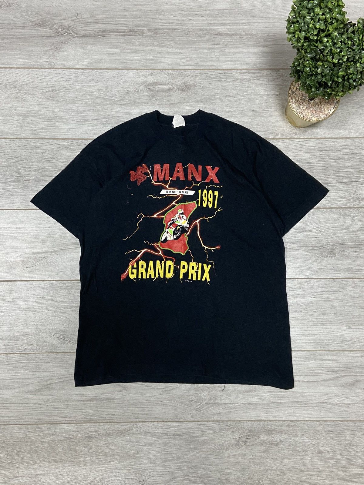 Vintage British 1997 Grant Prix Isle of Manx vintage graphic t-shirt Size US XL / EU 56 / 4 - 1 Thumbnail
