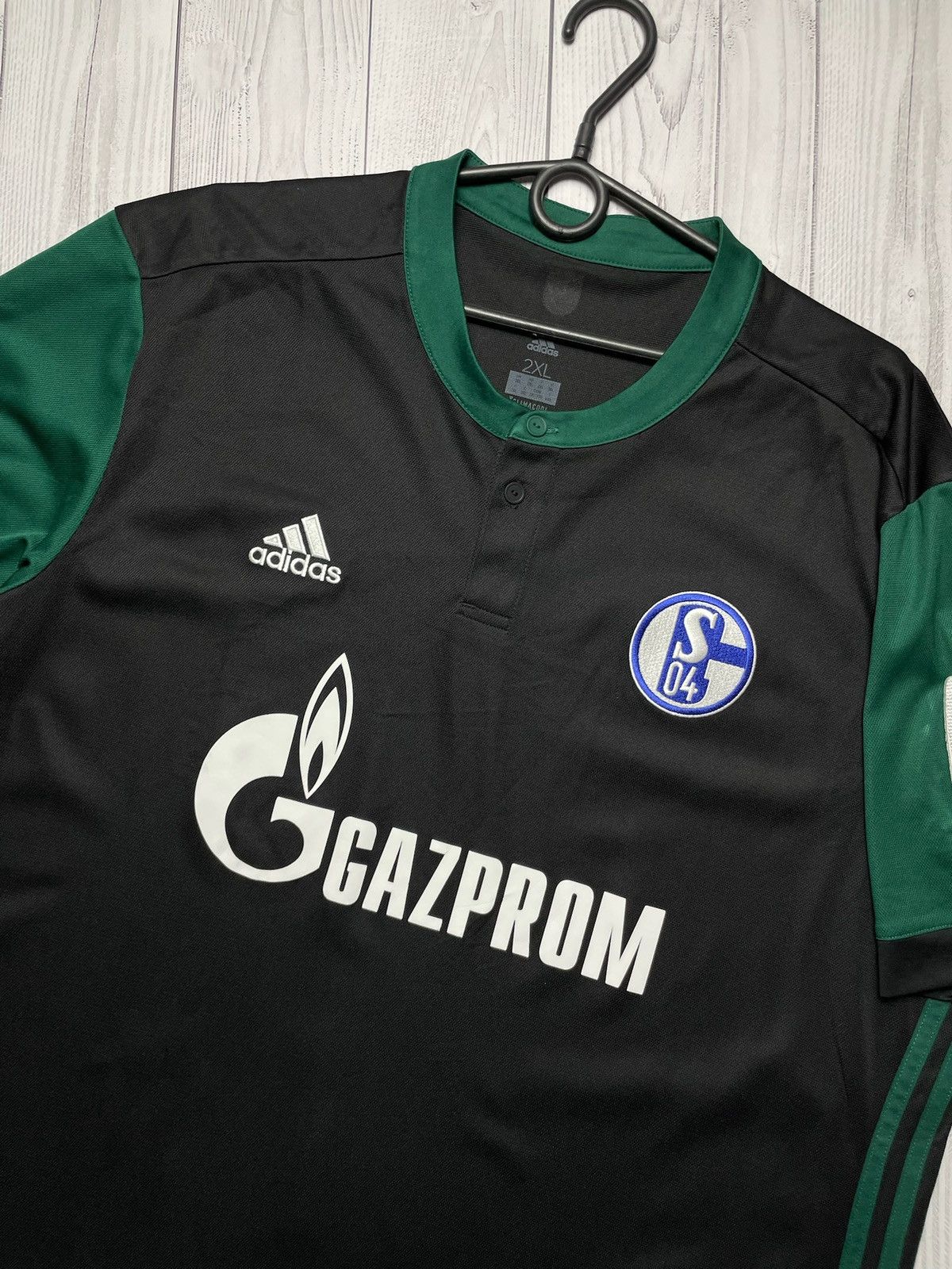 Adidas × Vintage Vintage adidas Shalke 04 soccer jersey size XXL black away Size US XXL / EU 58 / 5 - 2 Thumbnail