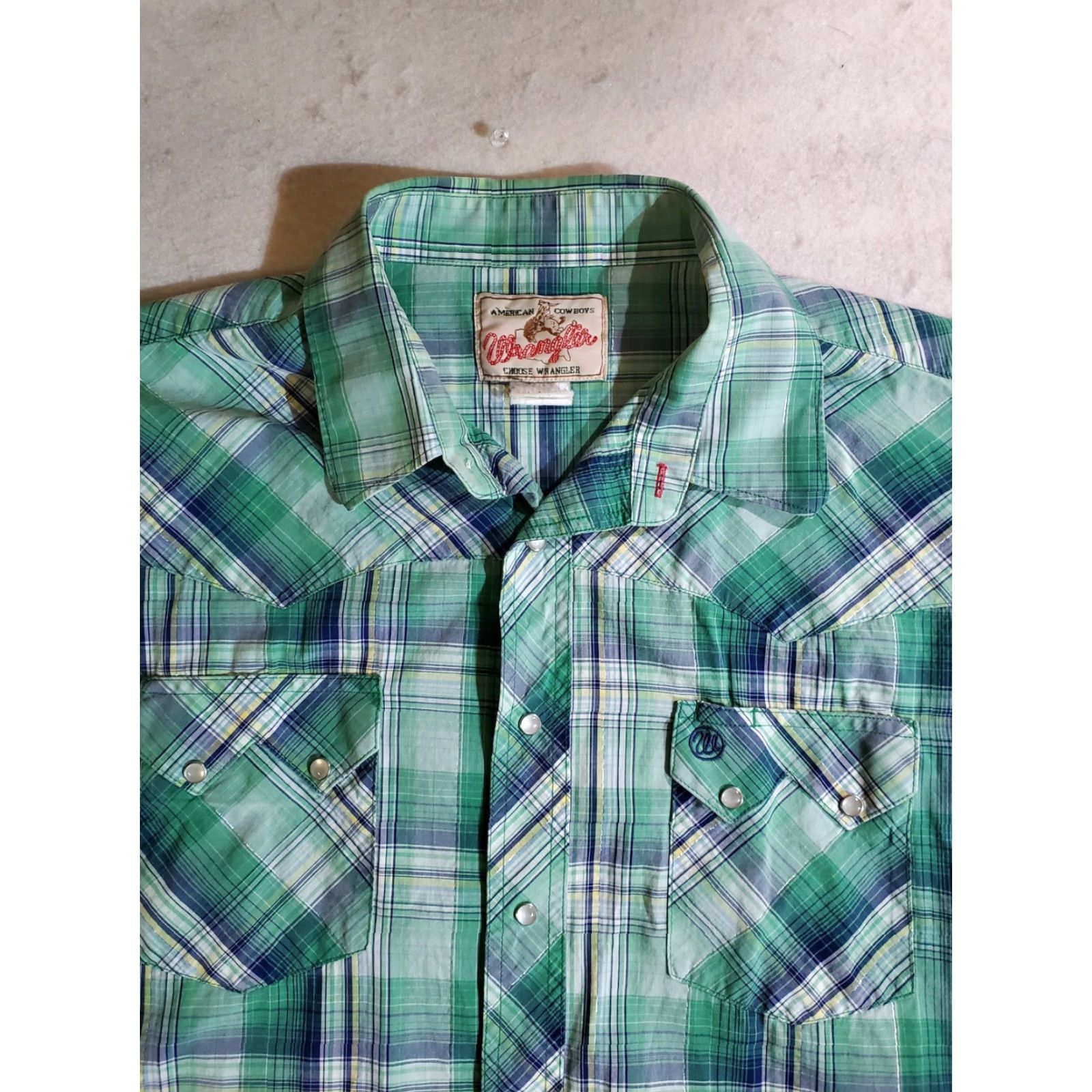 Wrangler VINTAGE Wrangler Western Style Shirt Mens XL GREEN Plaid w/ Pearl Snaps Shirt Mens XL Green Plaid Pearl Snaps Western Style Wrangler Vintage Size US XL / EU 56 / 4 - 3 Thumbnail