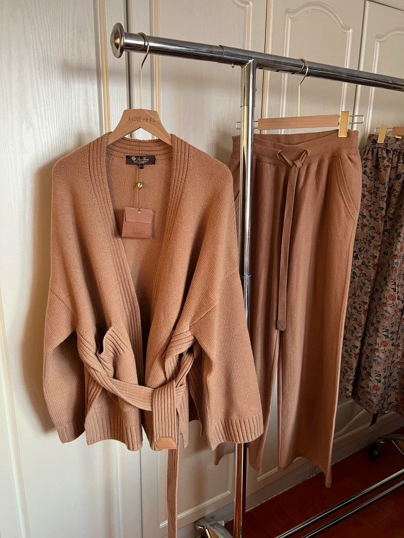 Loro Piana LORO PIANA Lamb fleece sweater cardigan + pants, set Size XS / US 0-2 / IT 36-38 - 2 Thumbnail