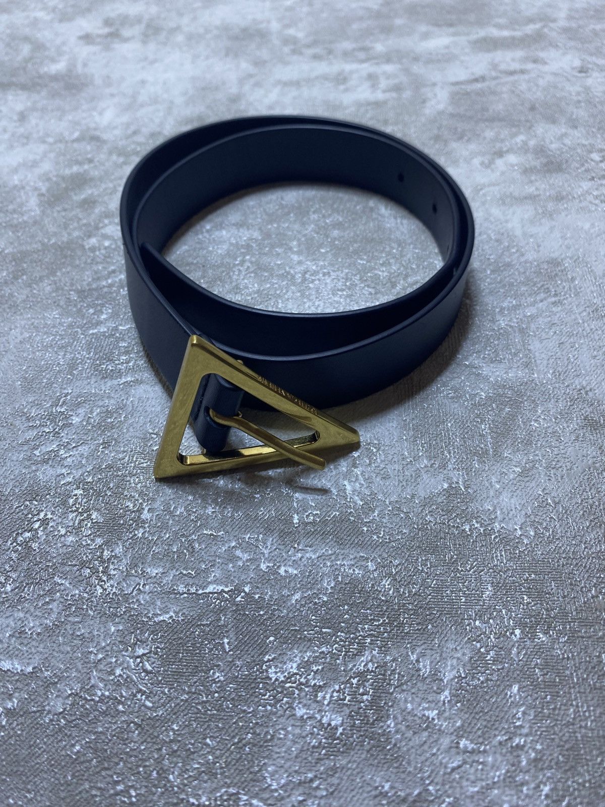 BOTTEGA VENETA Triangle Leather Belt in Raintree black display picture 2