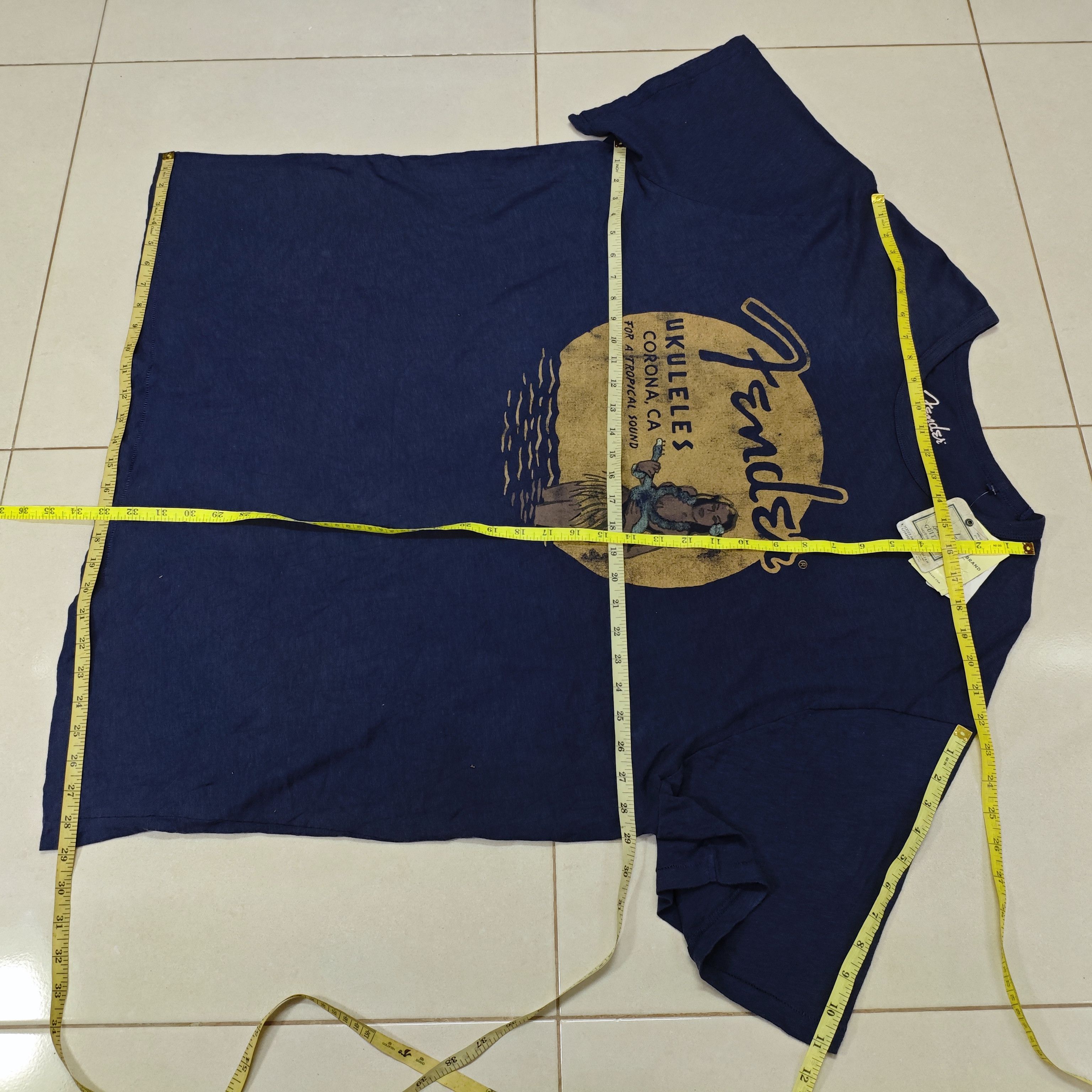 Fender FENDER X LUCKY BRAND Ukuleles Corona CA Hula Girl 3XL Tee Size US XXL / EU 58 / 5 - 13 Thumbnail