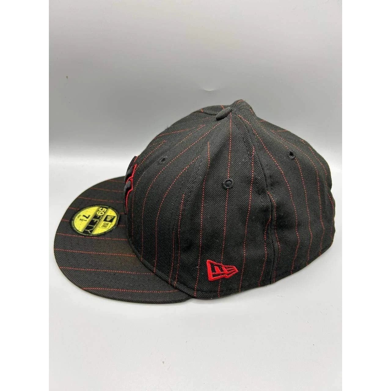 New Era New York Yankees Hat Men 7 1/2 Black Pinstripe MLB Fitted Size ONE SIZE - 7 Thumbnail