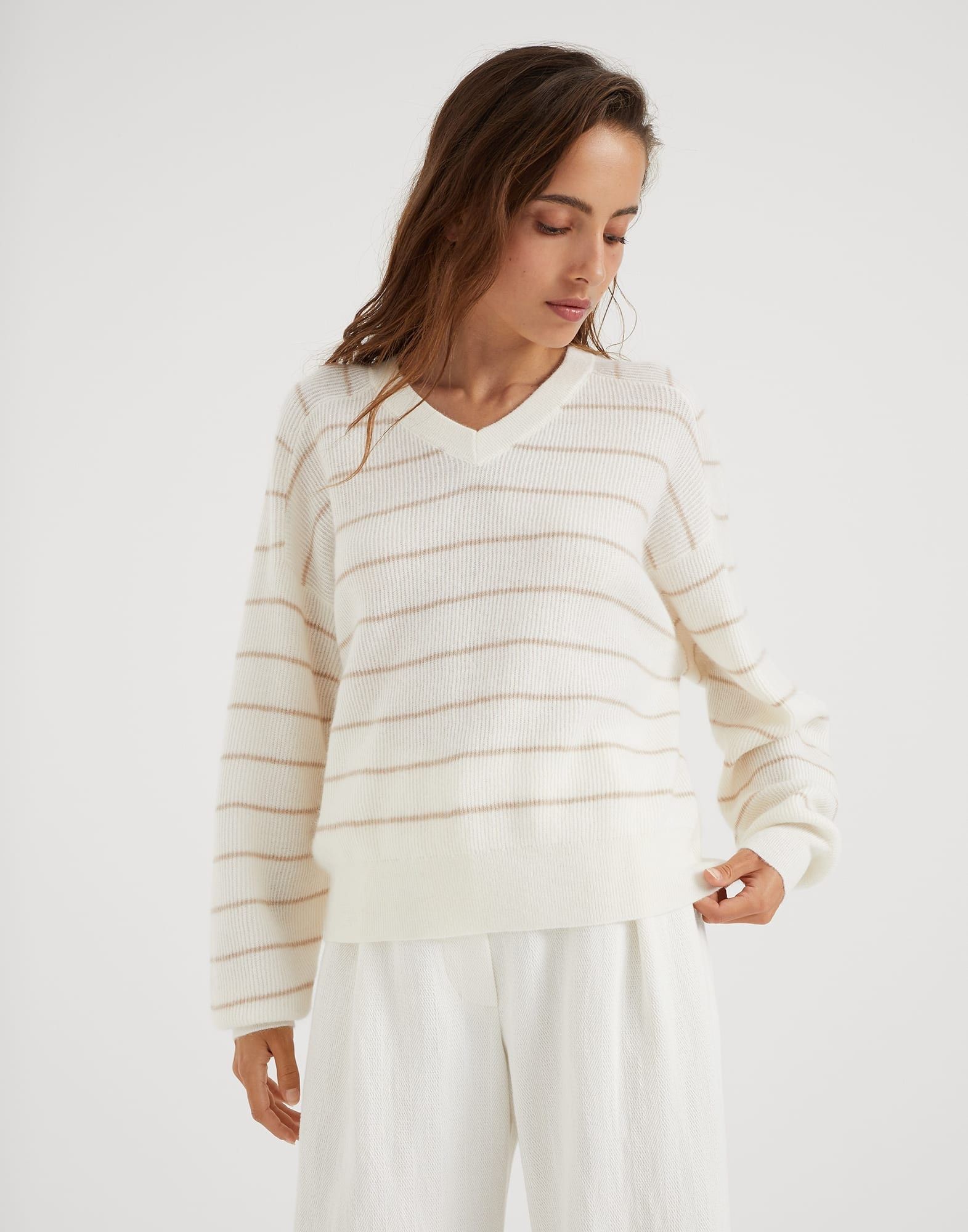 Brunello Cucinelli o1w1db10825 Sweater in White Size L / US 10 / IT 46 - 1 Thumbnail