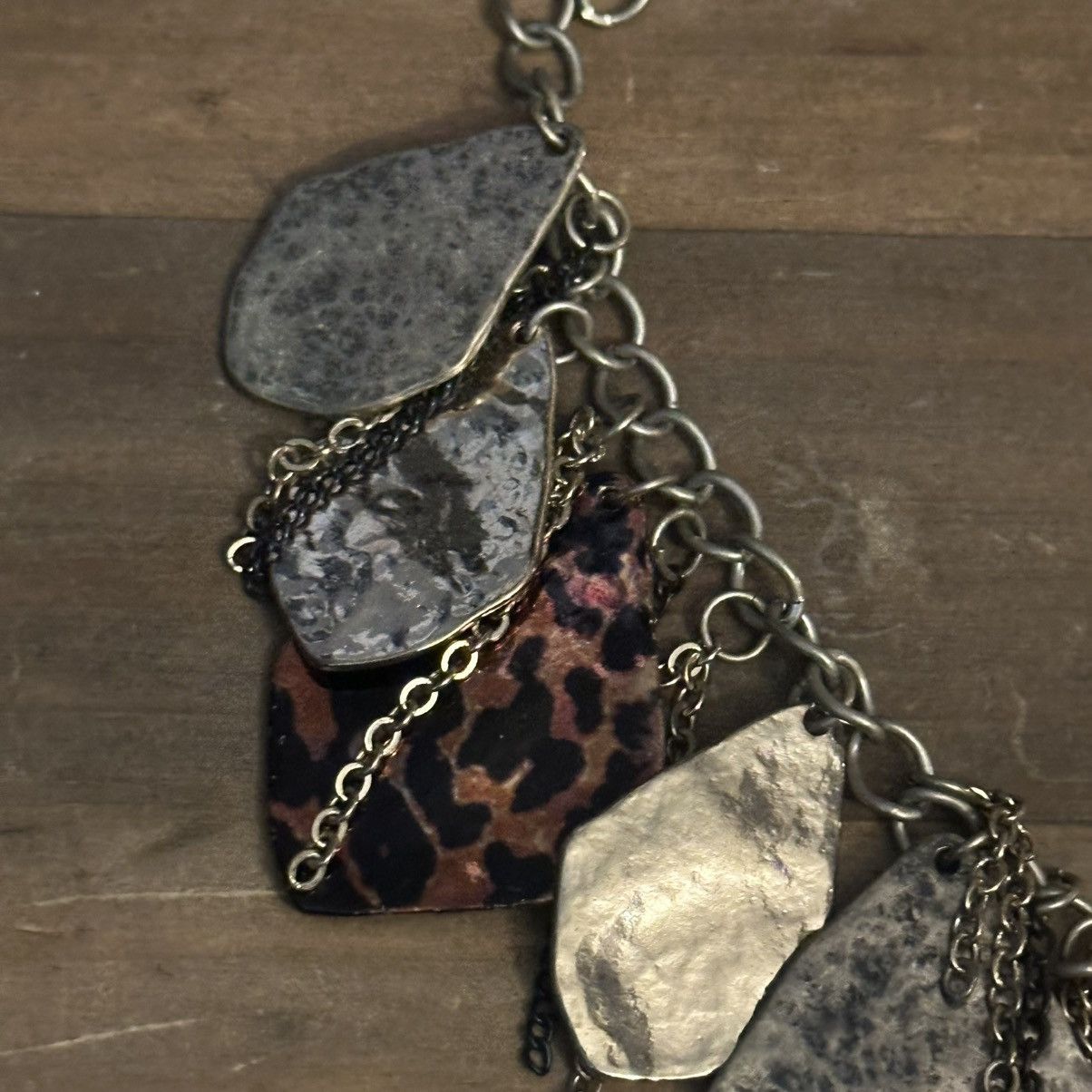 Other Chunky gold tone and leopard print dangle statement necklace Size ONE SIZE - 4 Thumbnail