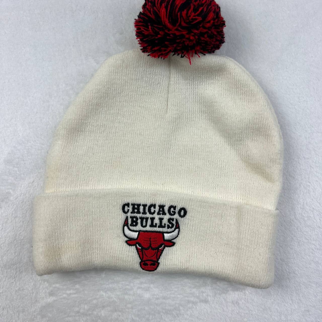 NBA Chicago Bulls Hat Men White Cuffed Beanie Pom Pom Cap New Size ONE SIZE - 1 Thumbnail