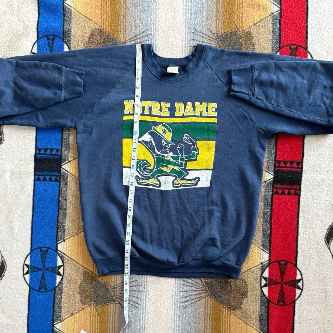 Fruit Of The Loom VINTAGE Notre Dame Fightin’ Irish Crewneck Sweatshirt Mens L Blue 90s College Sports University Sweatshirt Pullover Crew Neck Size US L / EU 52-54 / 3 - 5 Thumbnail