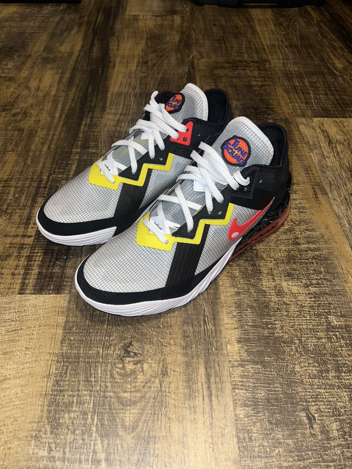 Nike LeBron XVIII Low Tweety X Sylvester Size US 10.5 / EU 43-44 - 1 Thumbnail