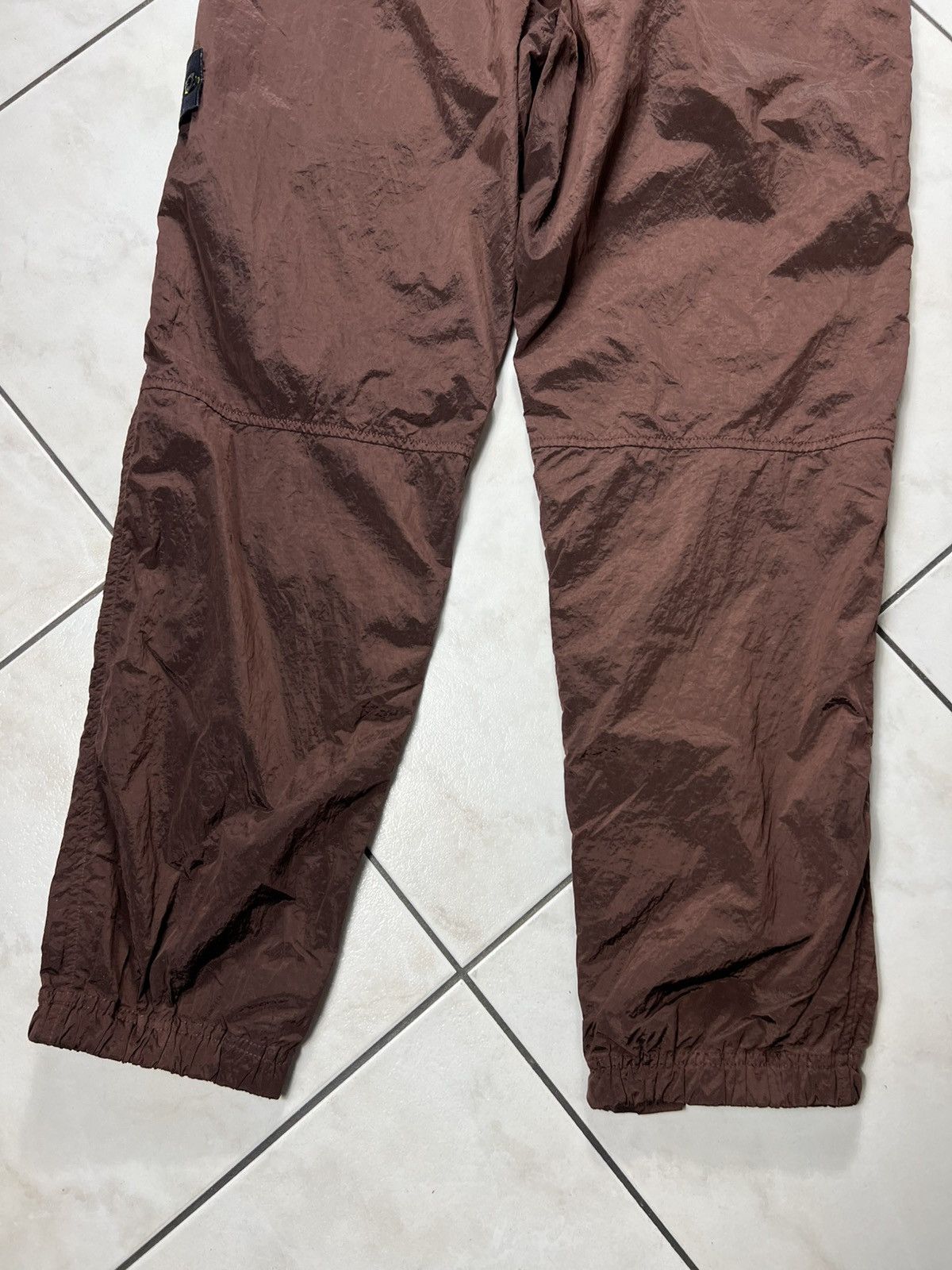 Stone Island Stone Island shiny nylon metal sweatpants burgundy baggy Size US 32 / EU 48 - 25 Thumbnail