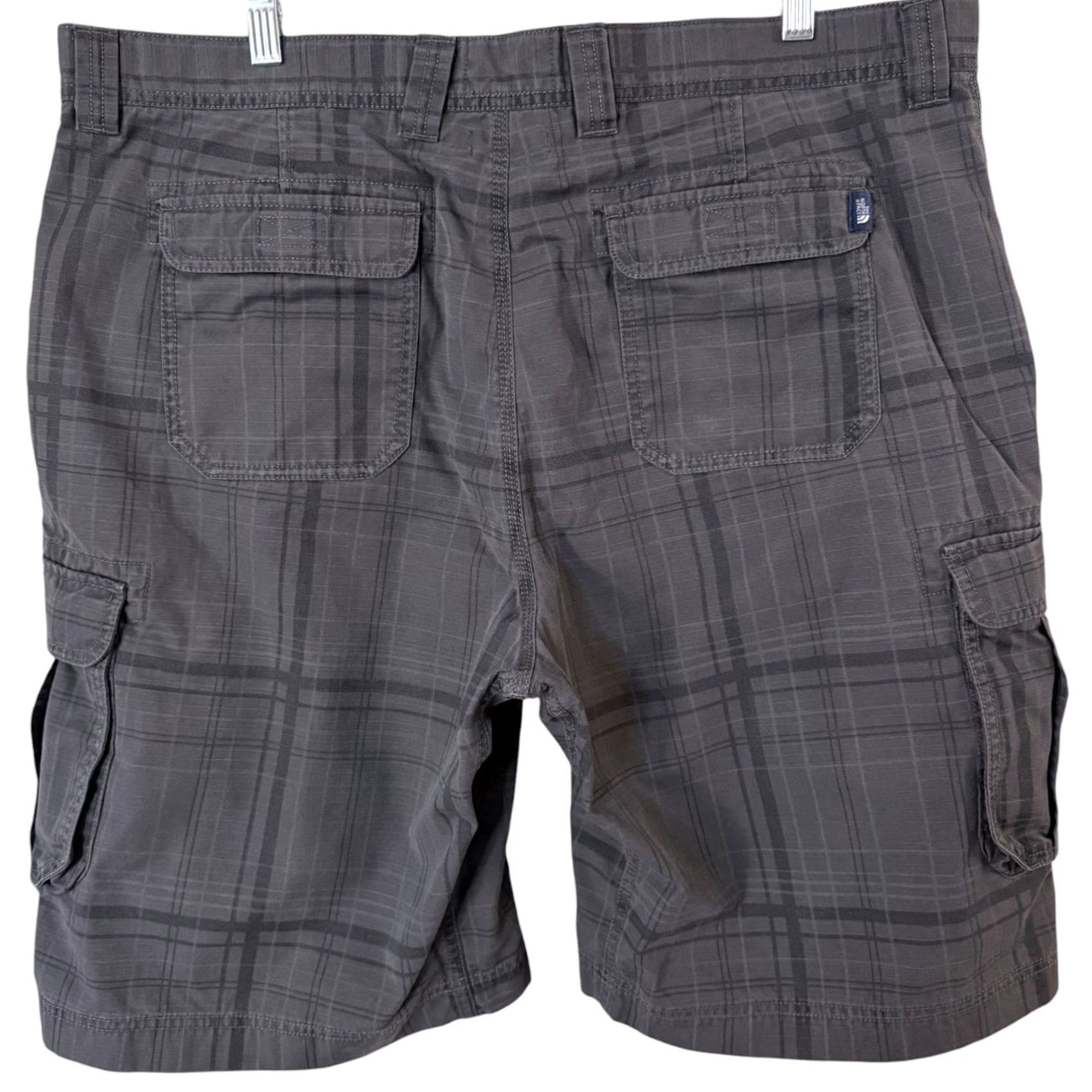 The North Face The North Face Relaxed-Fit Plaid Cargo Shorts Gray Men Size 40 Hiking Outdoors Casual Travel Summer Spring Fall 6-Pockets Cargo Pocket Easy Care Mens Size US 40 / EU 56 - 4 Thumbnail