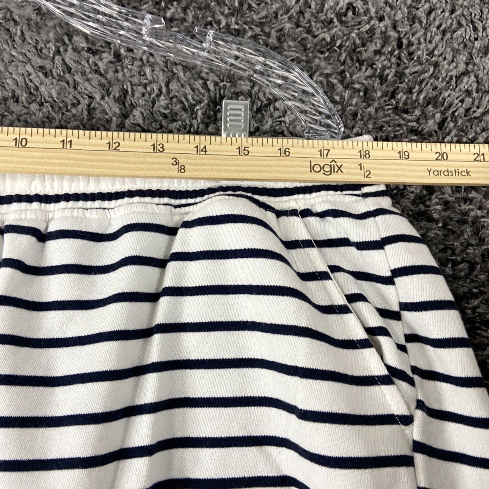 Banana Republic Banana Republic White Black Striped Shorts Pockets Women’s XL Multicolor Striped Shorts Banana Republic Women’s XL Pockets White Black Multicolor Size 40" / US 18 - 6 Thumbnail