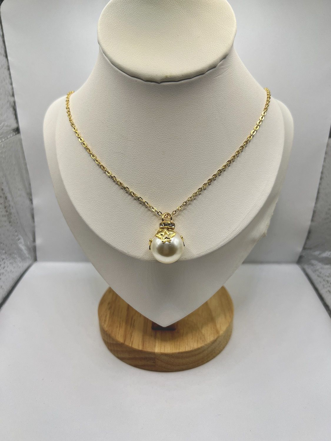 Handmade White Pearl bead Gold Star Necklace with Czs Size ONE SIZE - 1 Thumbnail