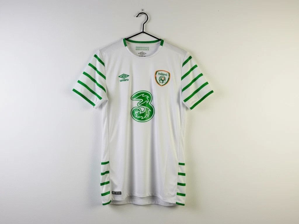 Umbro Umbro Ireland Away Jersey L 16-18 Football Kit FLAWED Size US L / EU 52-54 / 3 - 1 Thumbnail