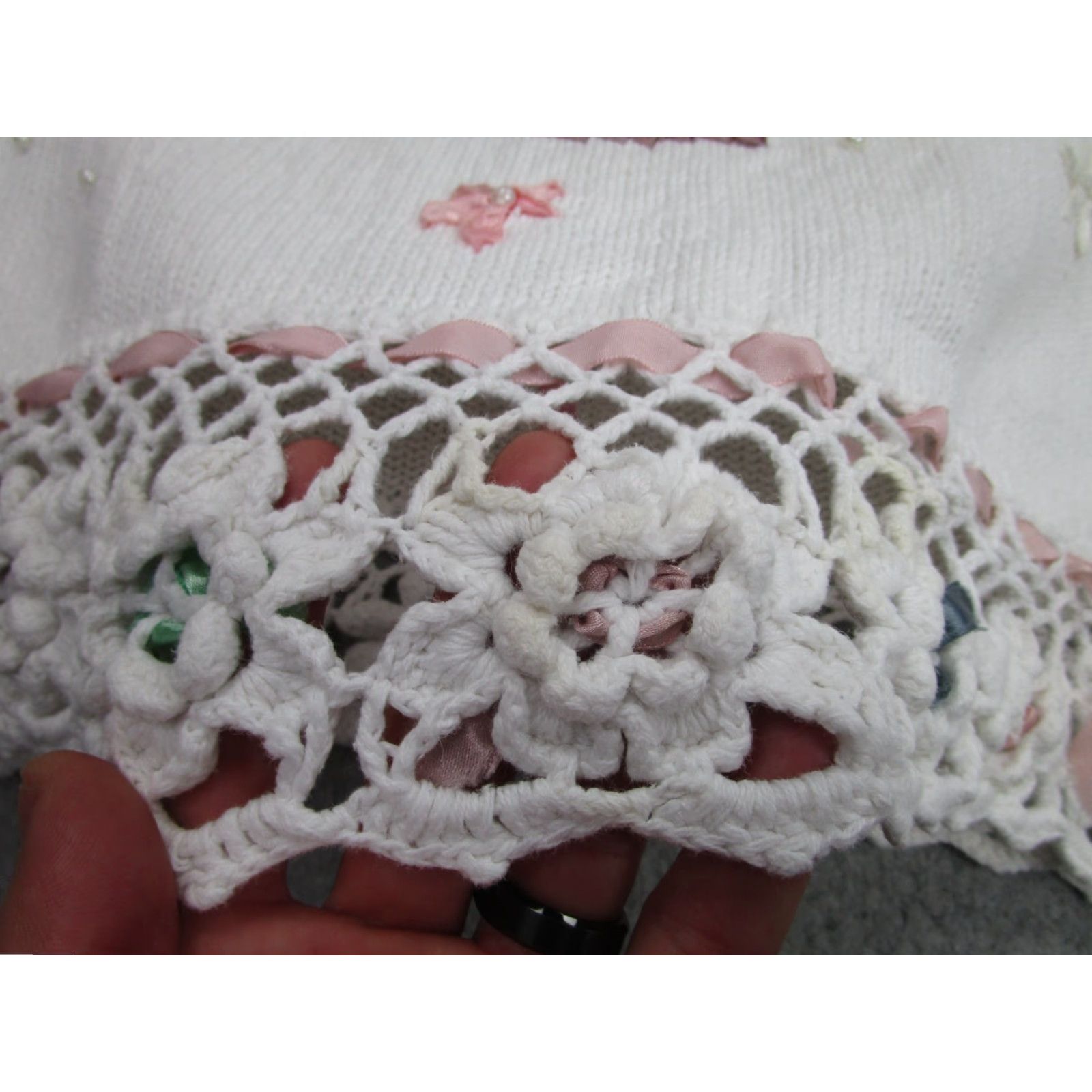 Vintage VINTAGE Shenanigans Floral Embroidered Knit Sweater Womens M White Crew Neck Long Sleeve Pullover Casual Flower Retro Crochet Lace Embroidered Size M / US 6-8 / IT 42-44 - 3 Thumbnail