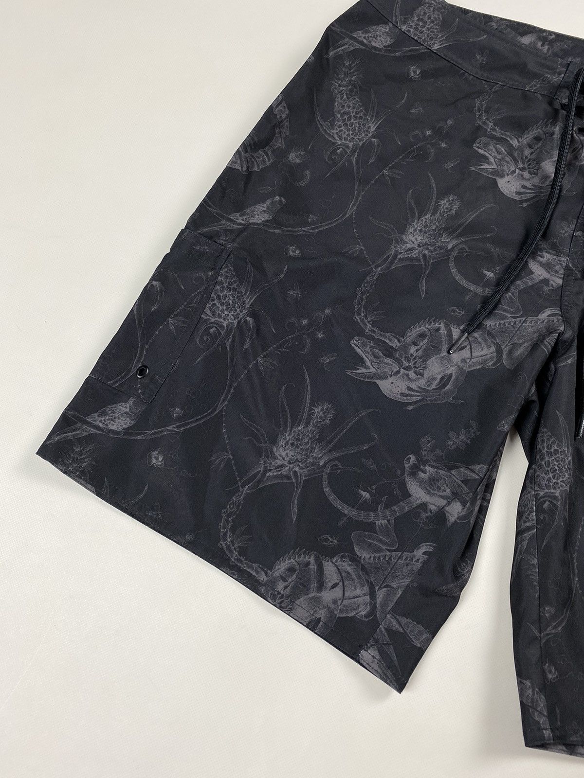 Nike Nike ACG men’s patterned shorts size 38 / XXL Size US 38 / EU 54 - 8 Thumbnail