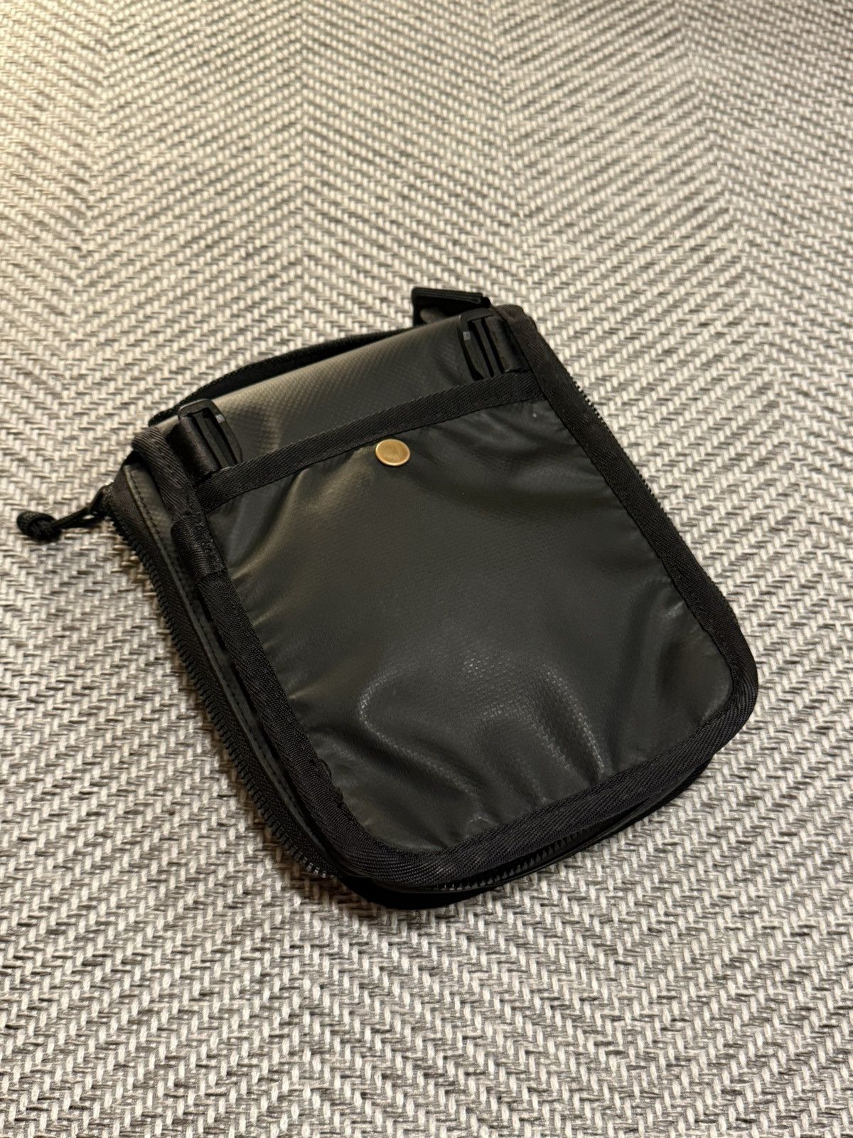 Oakley OAKLEY VINTAGE PASSPORT BAG SOFTWARE BACKPACK Size ONE SIZE - 3 Thumbnail