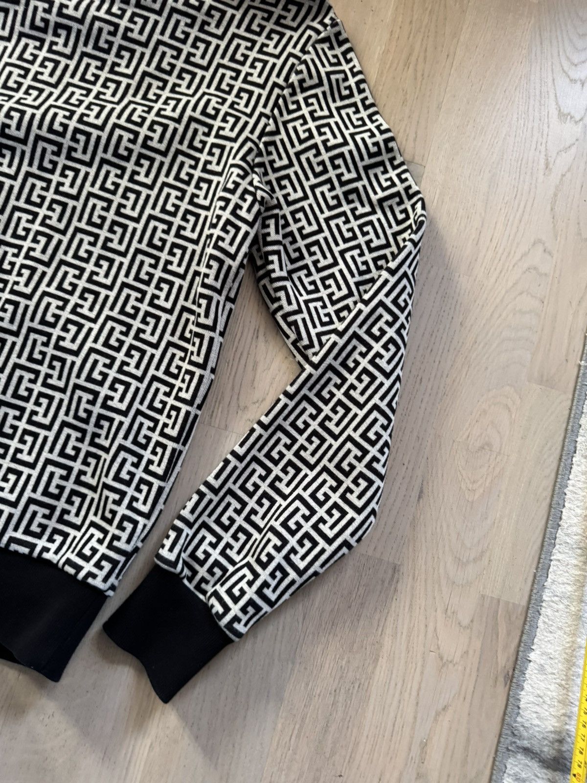 Balmain BALMAIN hoodie STUDY measurements in photos BY TAPE MEASURE Size US S / EU 44-46 / 1 - 21 Thumbnail