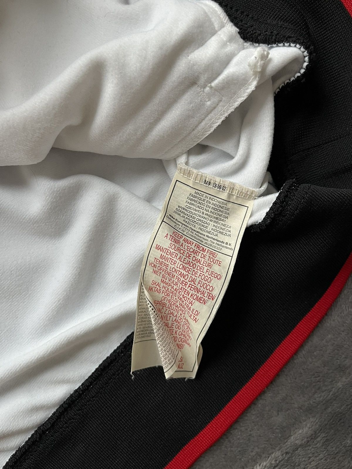 Nike 90s Nike Team Vintage Shield Logo Track Jacket Y2k Retro Size US L / EU 52-54 / 3 - 5 Thumbnail