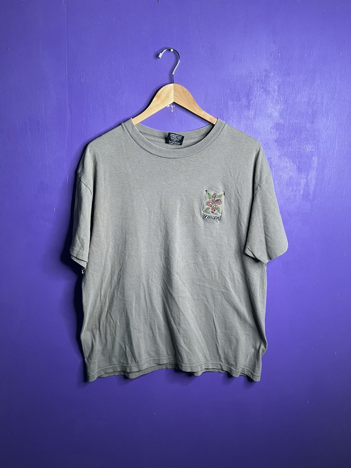 Vintage Vintage 90s YAGA floral logo embroidered t-shirt Size US L / EU 52-54 / 3 - 1 Thumbnail