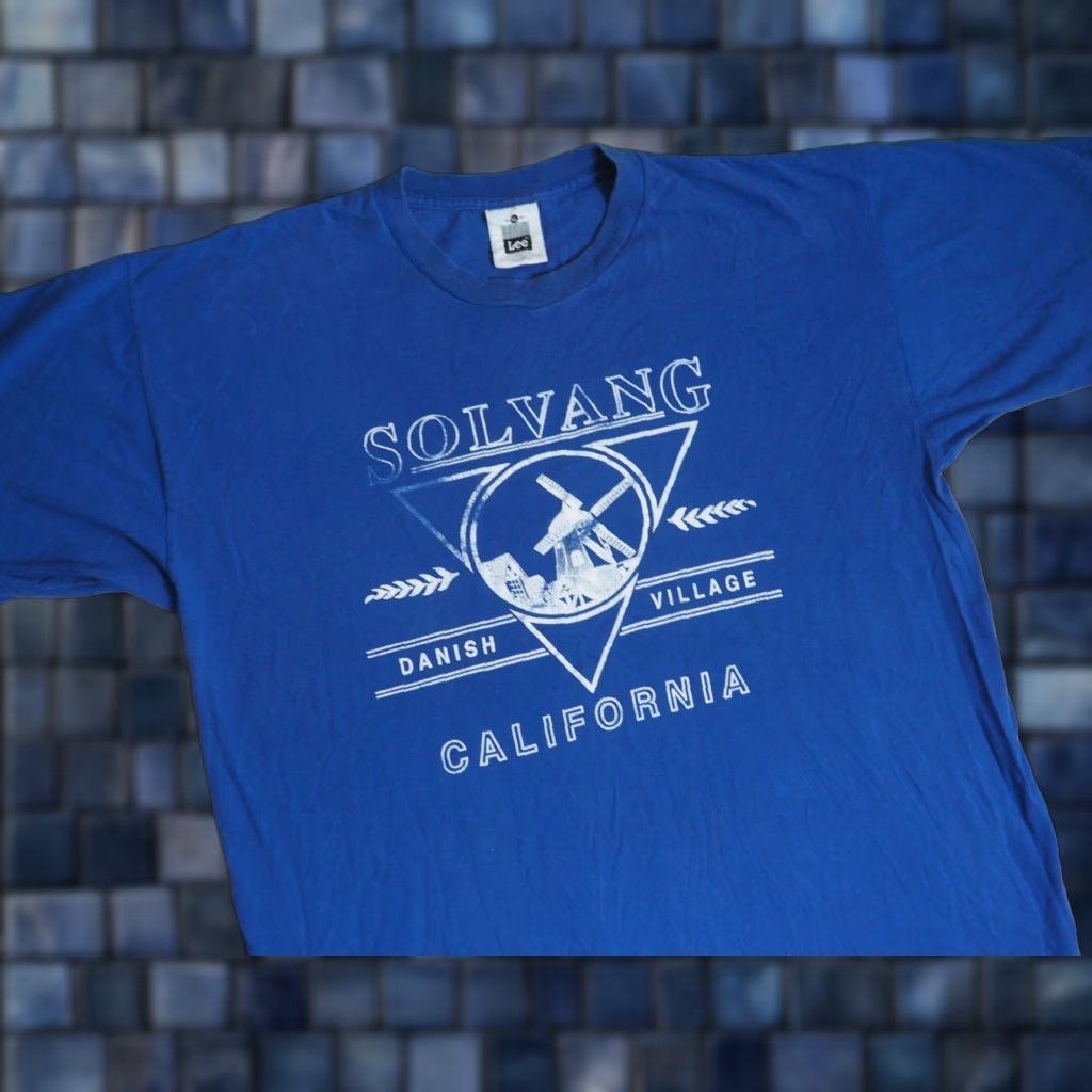 Lee VTG 90s Lee Solvang Village California Danish Blue Travel Tee T-Shirt XL Men Blue Graphic Tee 1990s Size US XL / EU 56 / 4 - 1 Thumbnail