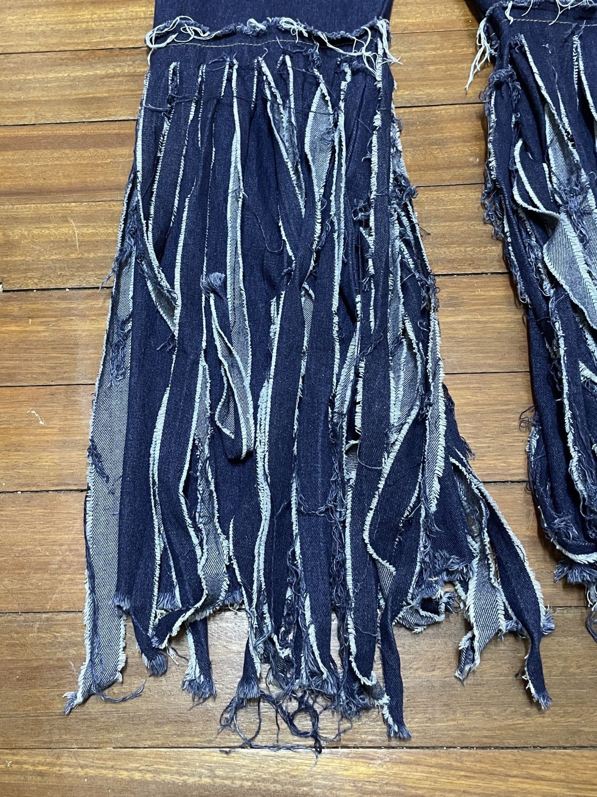 Japanese Brand × Vintage Rare Vintage Japanese Brand Ripped Fringe Flared Jeans 2000s Size US 27 - 7 Thumbnail
