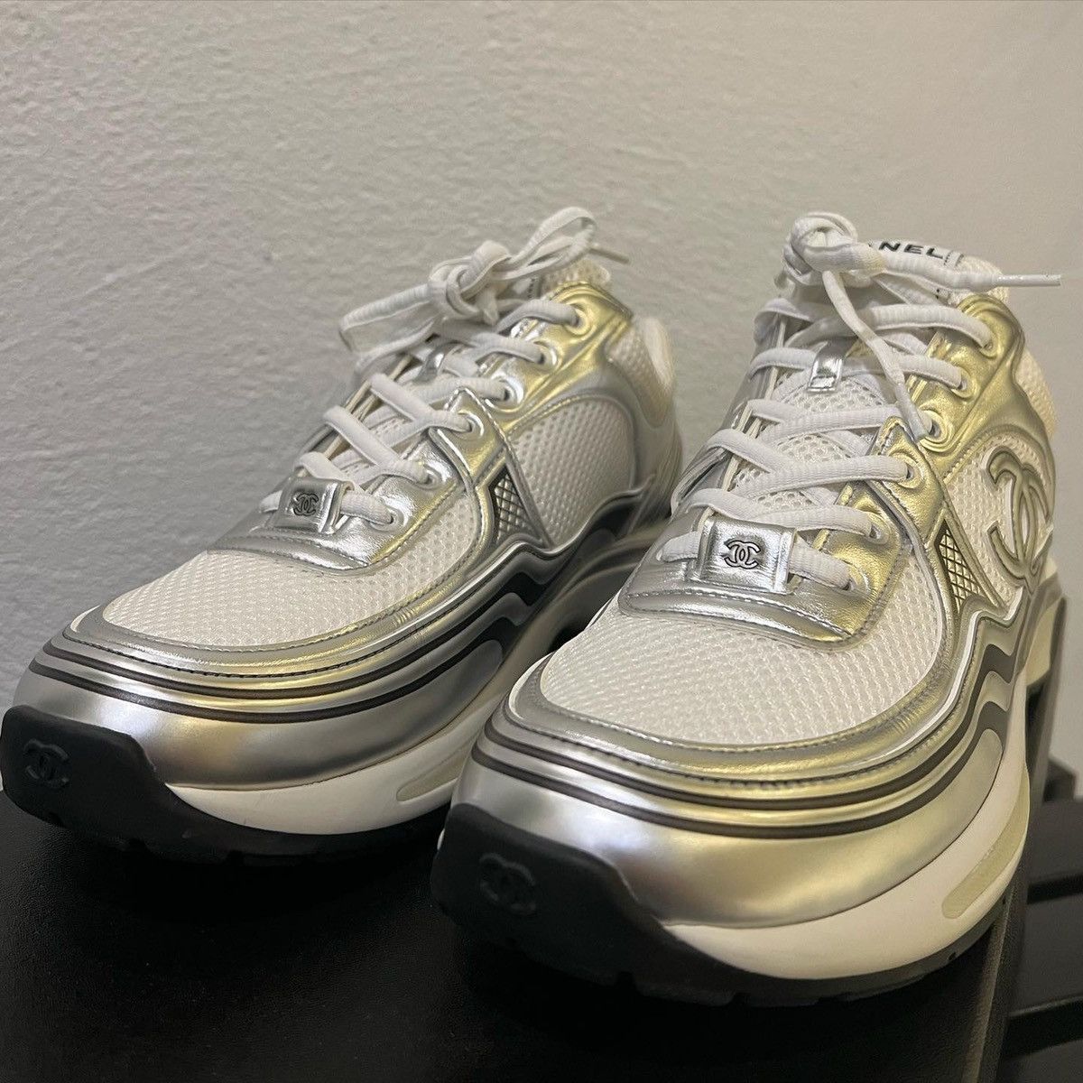 Chanel Chanel laminated 23ss cc sneakers Size US 9 / EU 42 - 2 Thumbnail