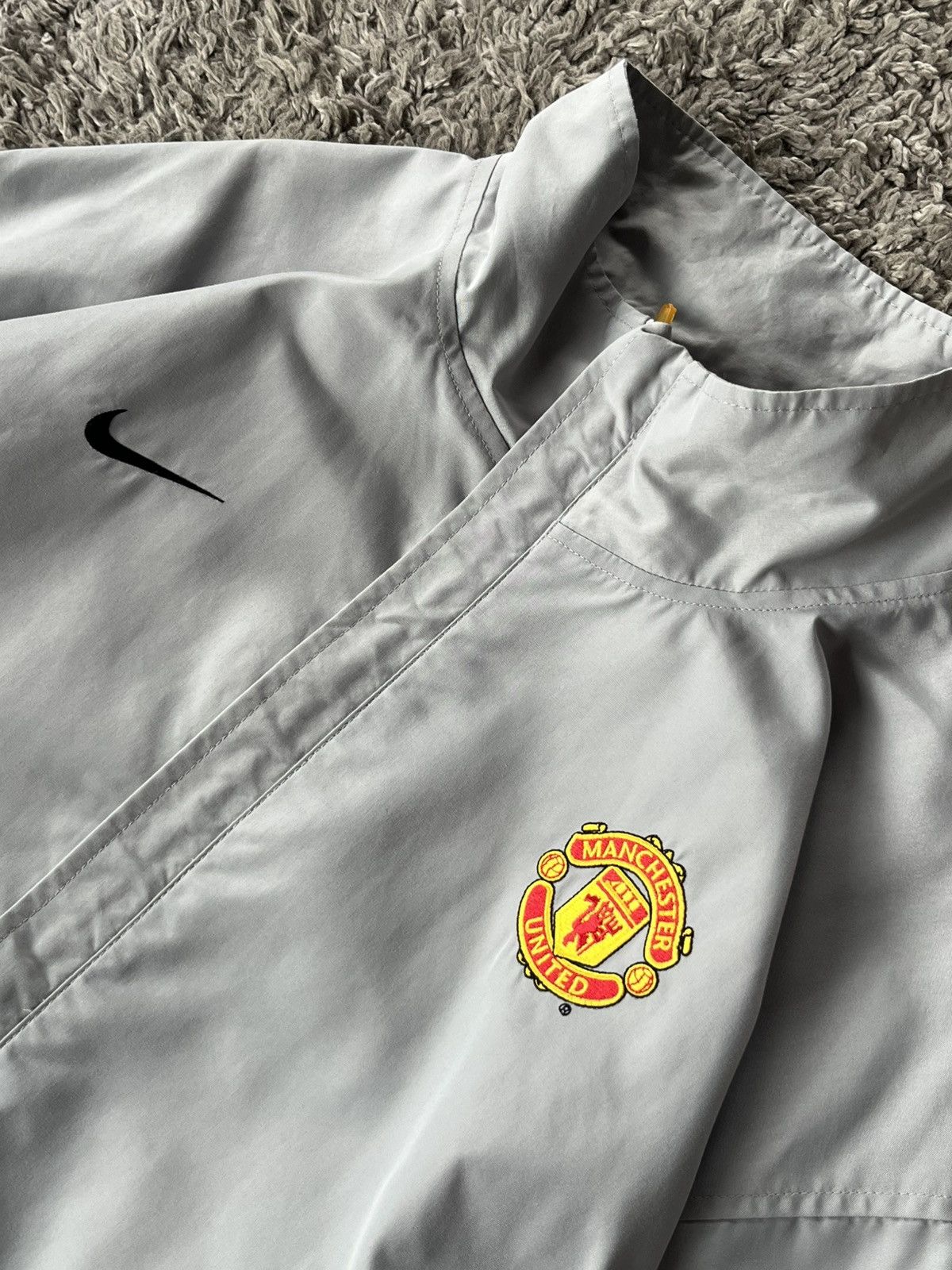 Nike Vintage Nike Light Jacket Soccer football Manchester United Size US L / EU 52-54 / 3 - 6 Thumbnail