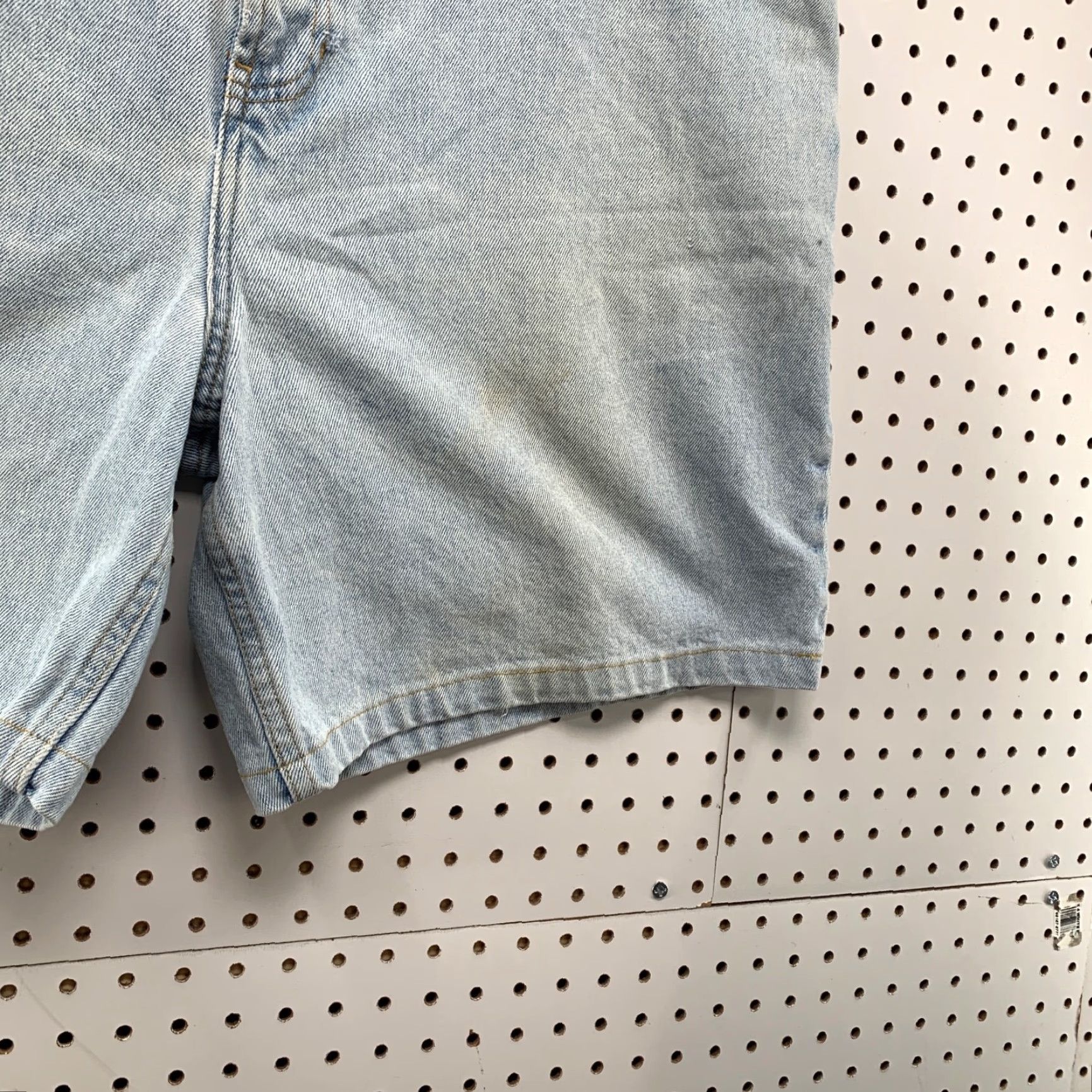 Tommy Hilfiger VINTAGE Tommy Hilfiger Denim Shorts Mens Size 40 Light Wash Flag Logo Bermuda 7in Inseam Mens Size US 40 / EU 56 - 6 Thumbnail