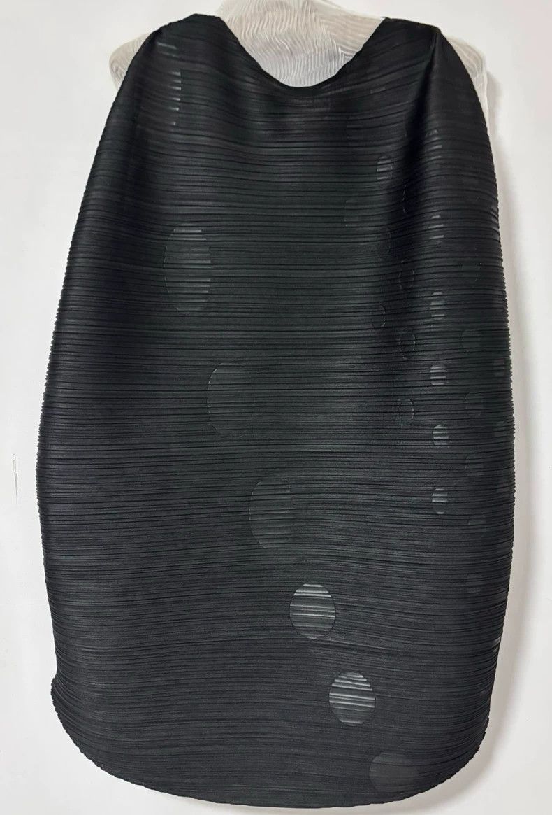 Issey Miyake Issey Miyake size:one size Black round vest Size S / US 4 / IT 40 - 5 Thumbnail