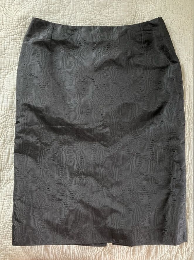 Alexander McQueen Alexander McQueen Textured Black Pencil Skirt Size 38" / US 16 / IT 52 - 1 Thumbnail