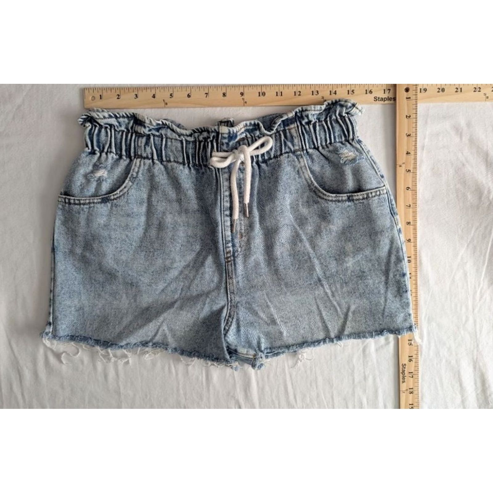 Vintage VINTAGE Wild Fable Paper Bag Drawstring Shorts Women's M Raw Hem Light Wash EUC Shorts Blue Womens M Size 32" / US 10 / IT 46 - 2 Thumbnail